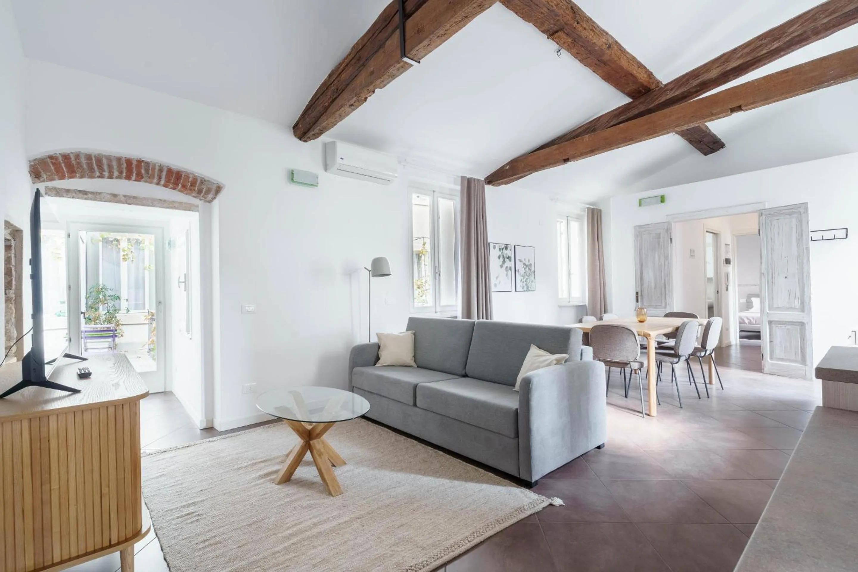 Living room in Limehome Verona La Vigna in Città