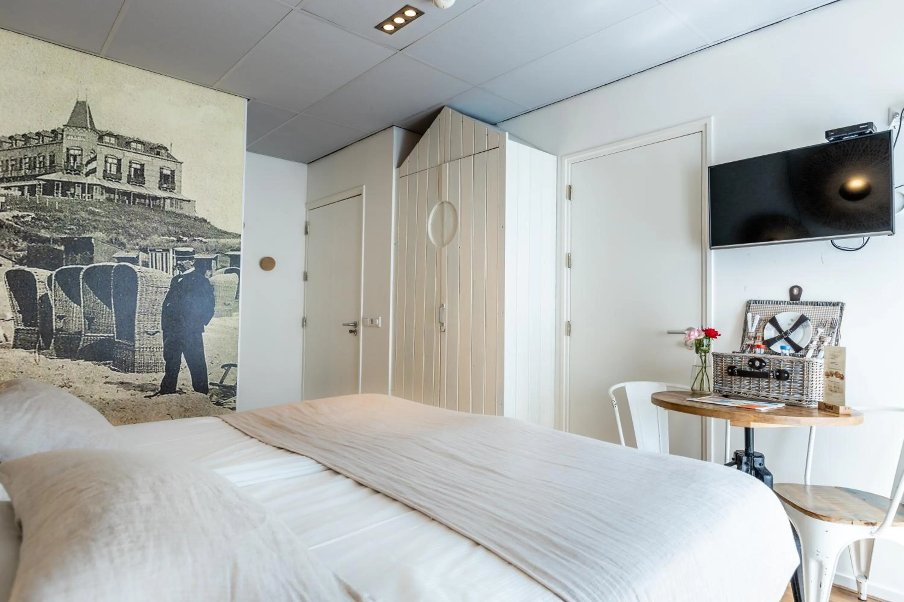 Bedroom, Bed in Hotel Pannenkoekhuis Vierwegen