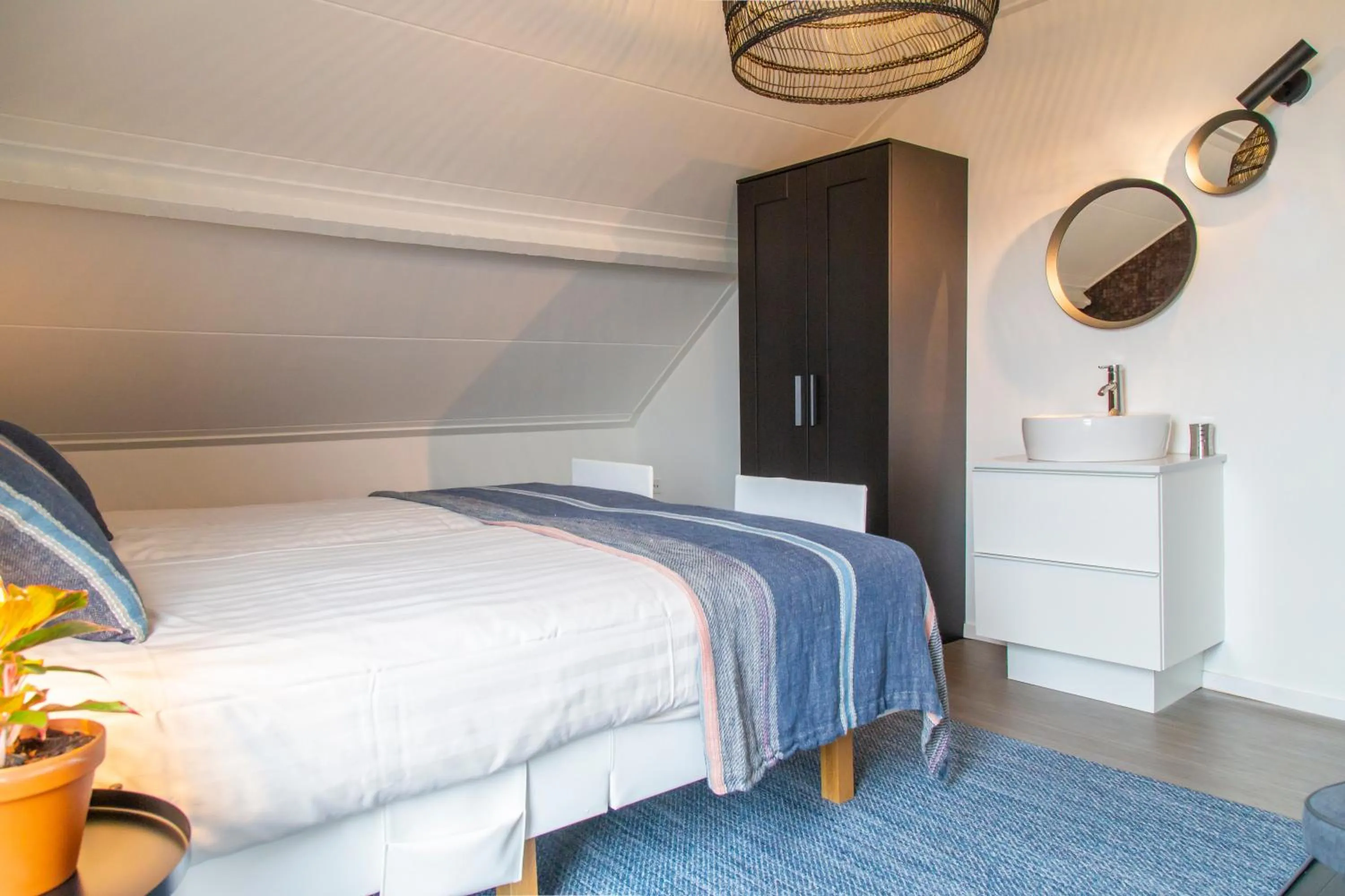 Bedroom, Bed in Hotel Pannenkoekhuis Vierwegen