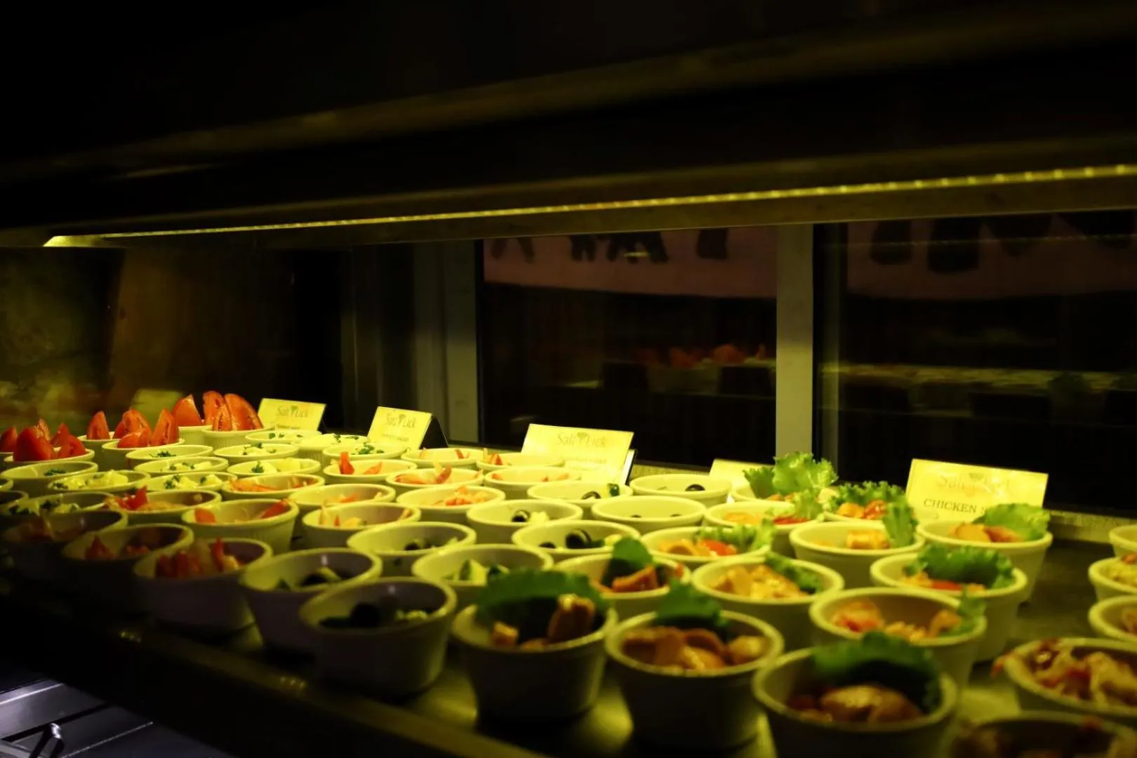 Restaurant/places to eat in Salt Lick Safari Lodge