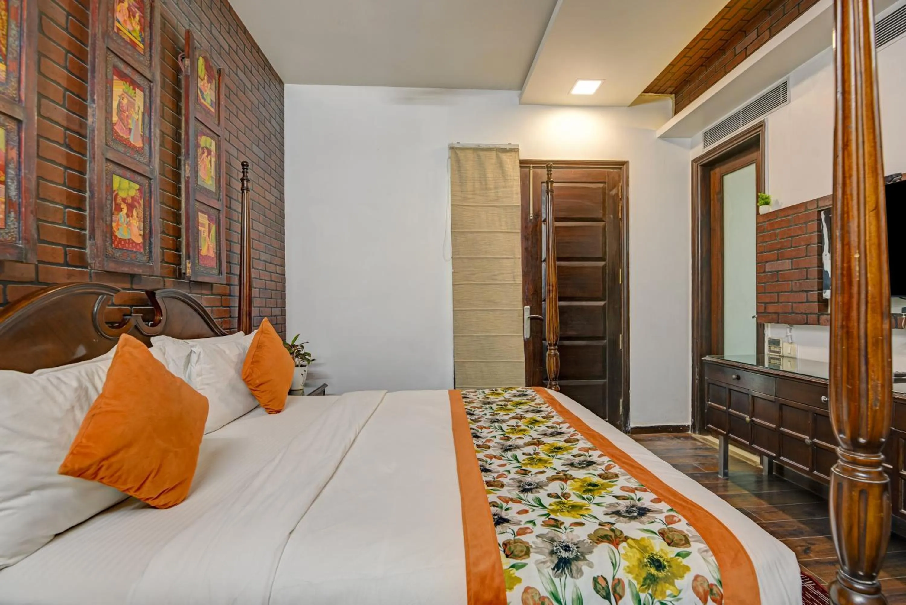 Bed in Qotel Signature Lavish Inn Rajouri Garden