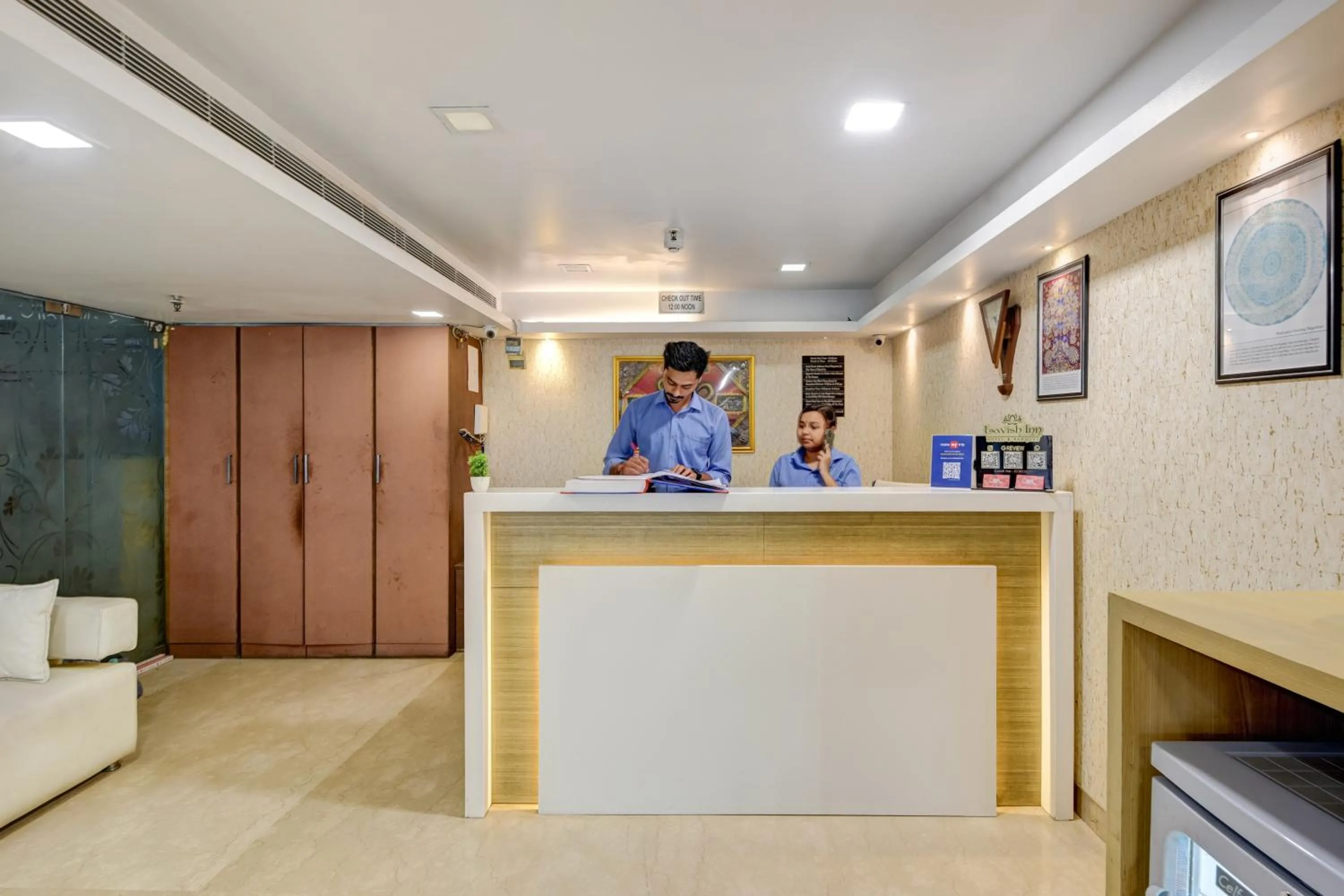 People in Qotel Signature Lavish Inn Rajouri Garden