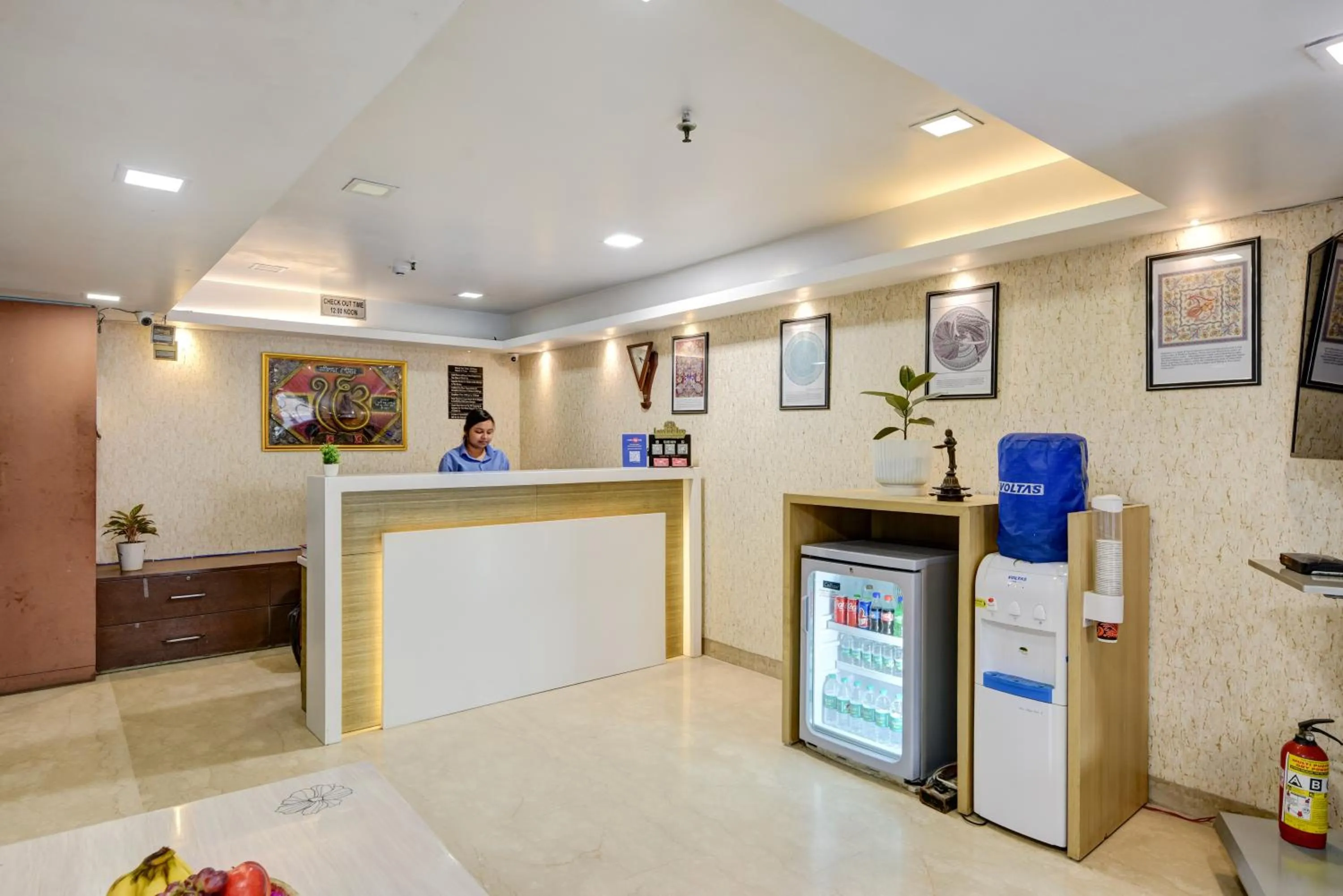 Staff in Qotel Signature Lavish Inn Rajouri Garden