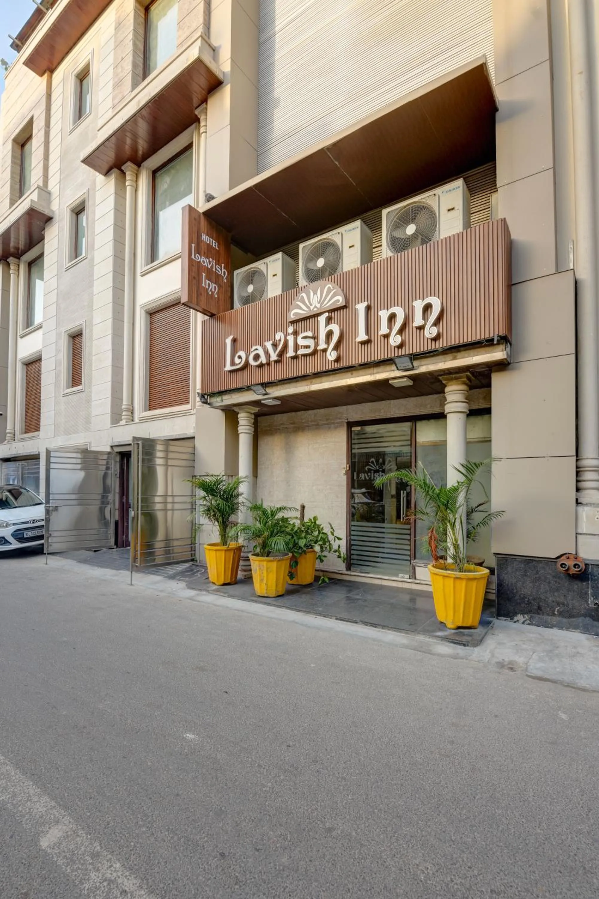Property building in Qotel Signature Lavish Inn Rajouri Garden