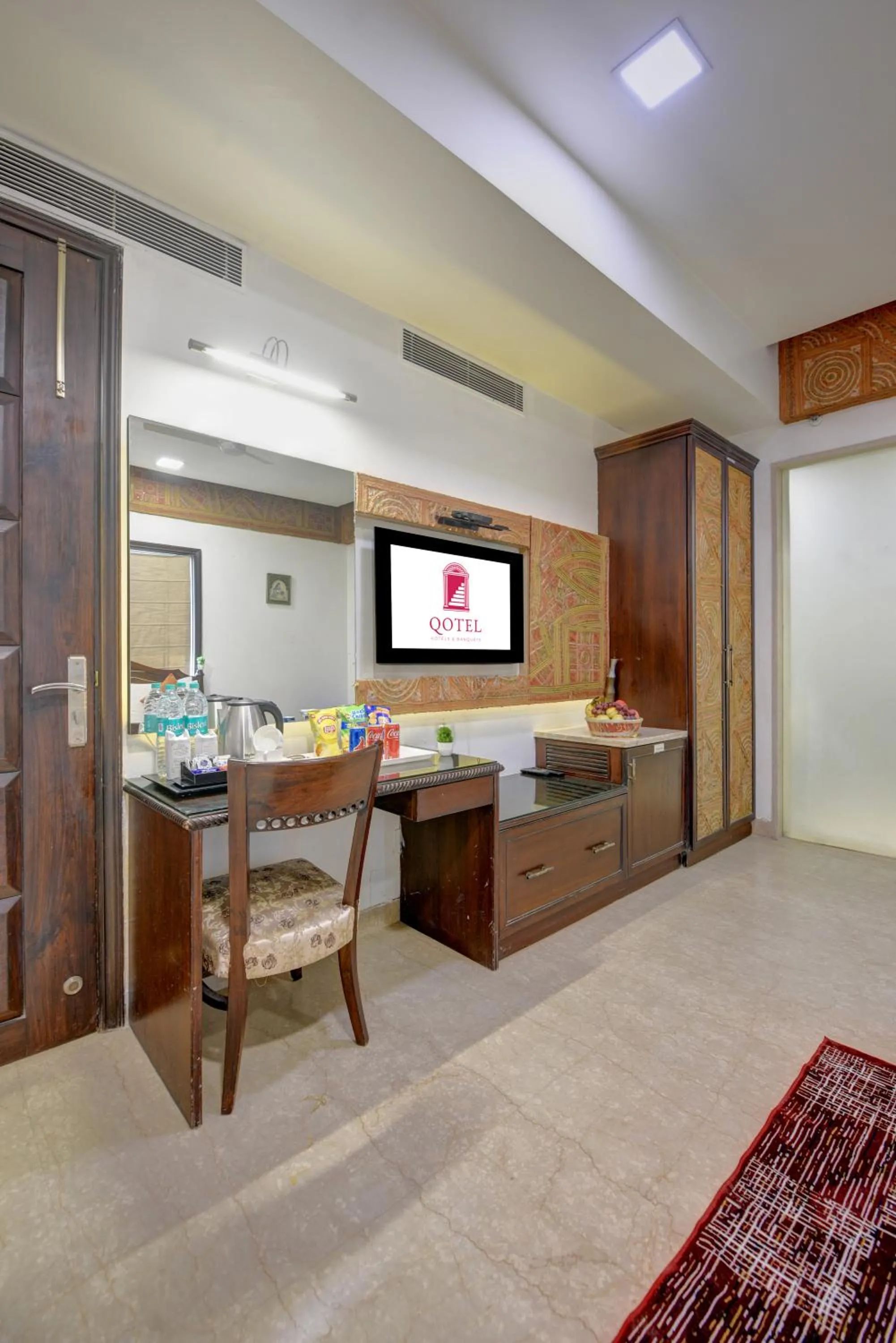 TV and multimedia in Qotel Signature Lavish Inn Rajouri Garden