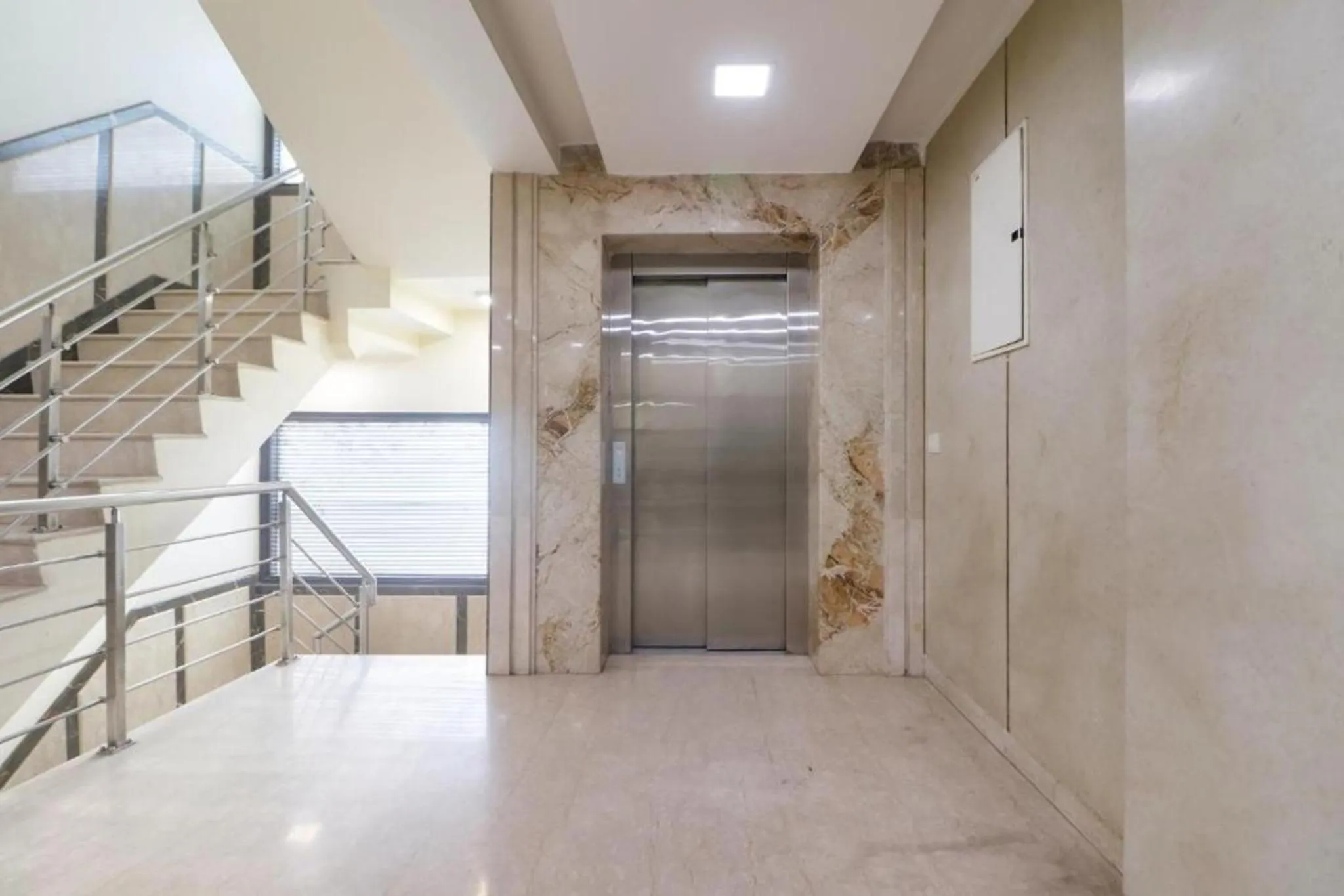 elevator in Qotel Signature Lavish Inn Rajouri Garden