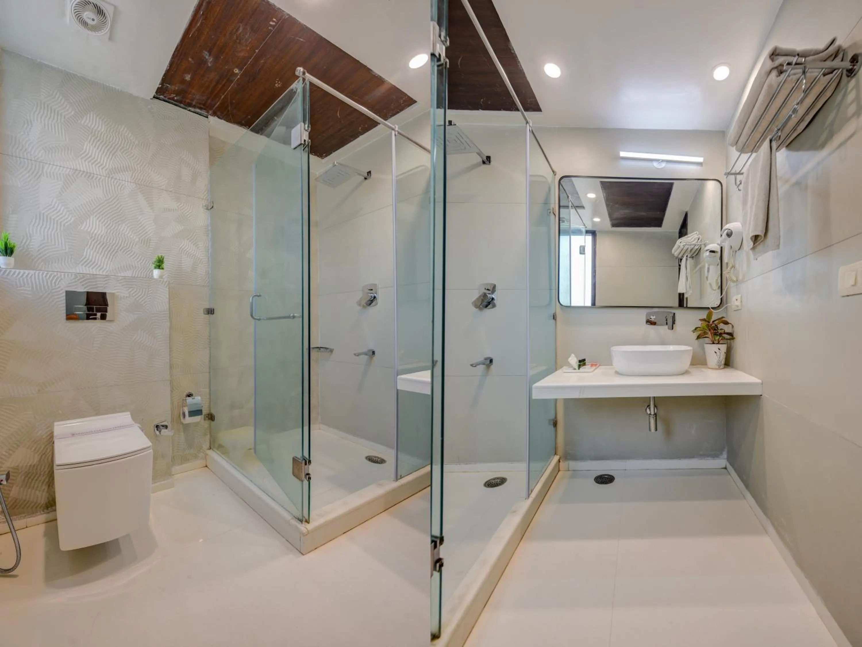 Shower in Qotel Signature Lavish Inn Rajouri Garden