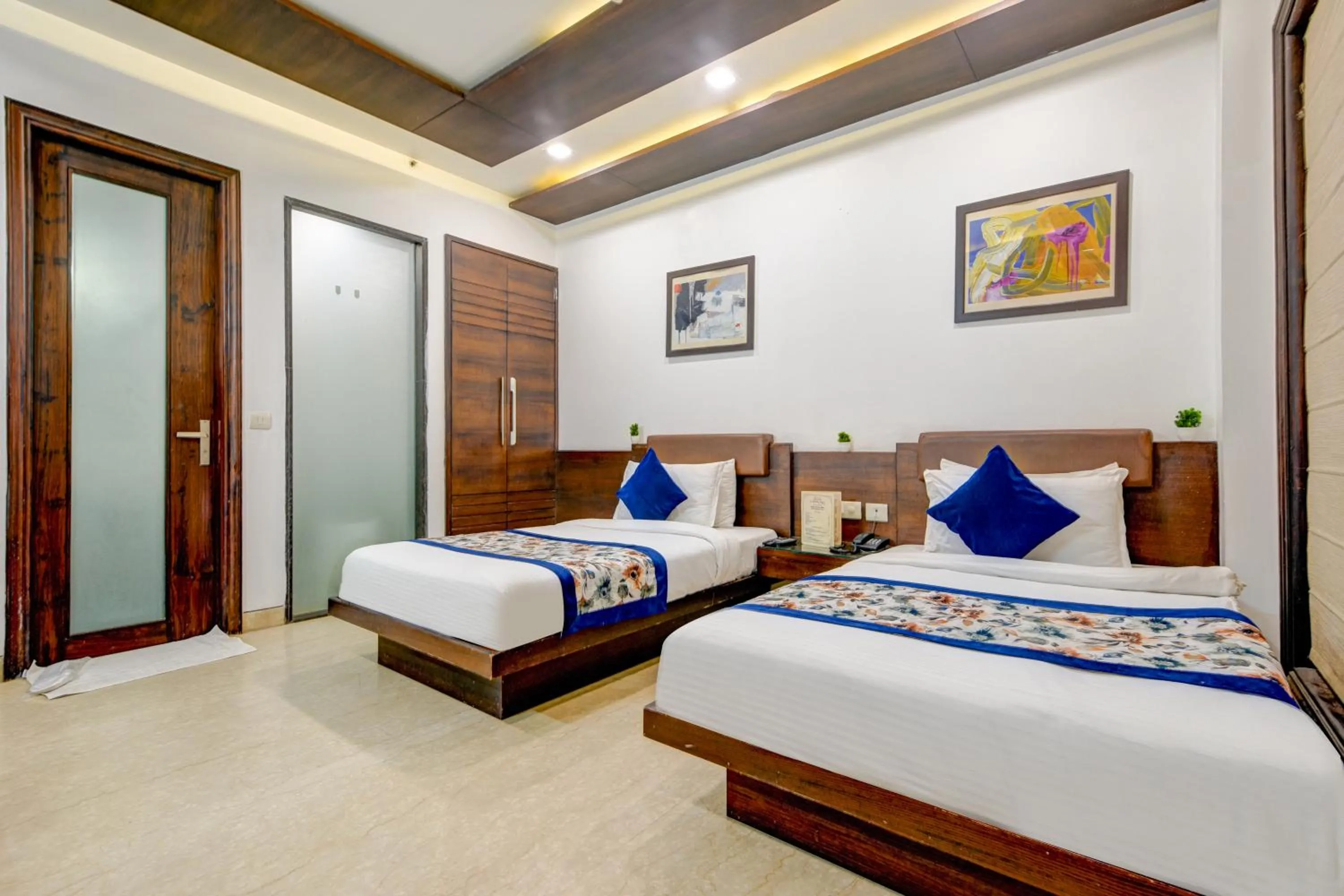 Bed in Qotel Signature Lavish Inn Rajouri Garden