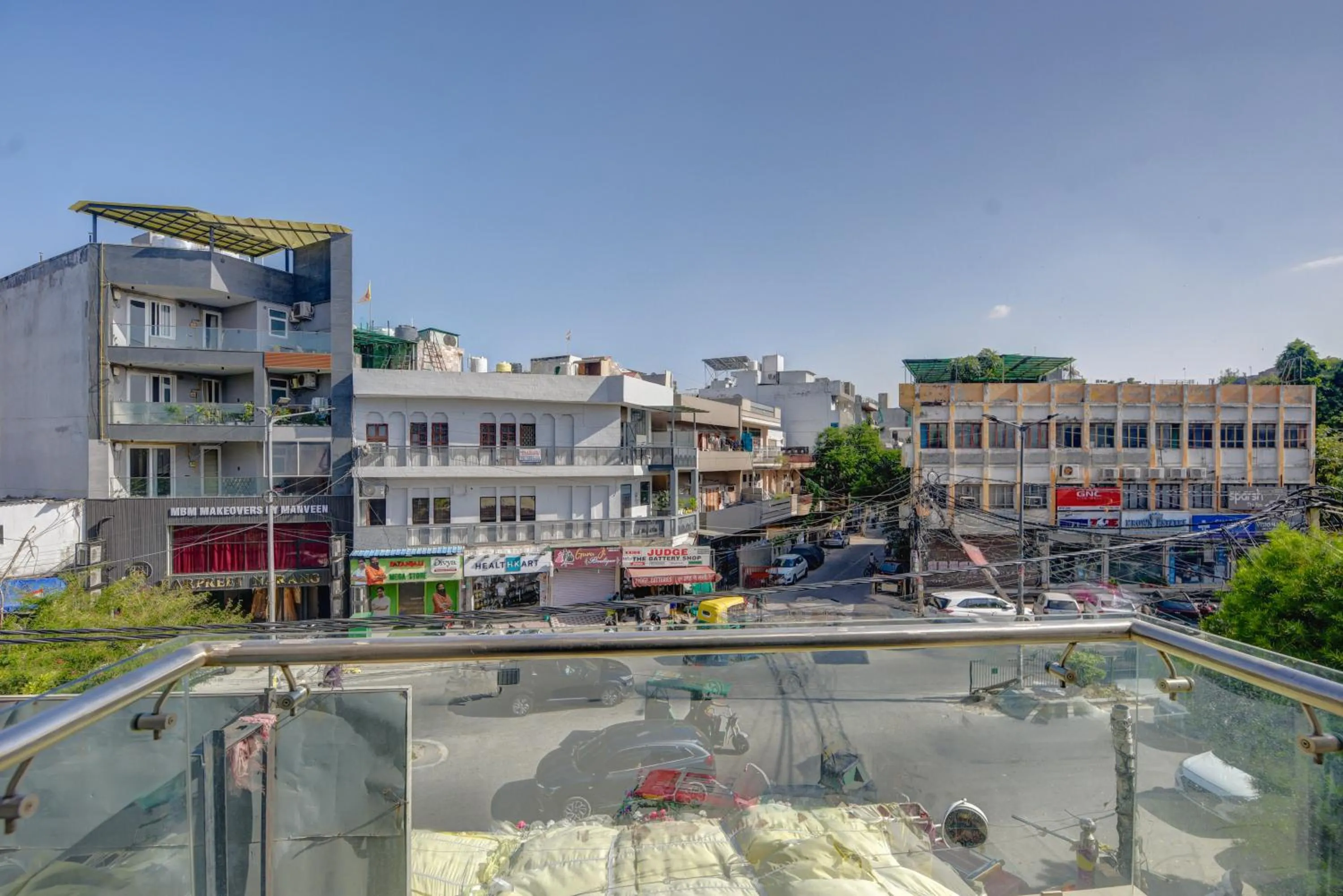 Property building in Qotel Signature Lavish Inn Rajouri Garden