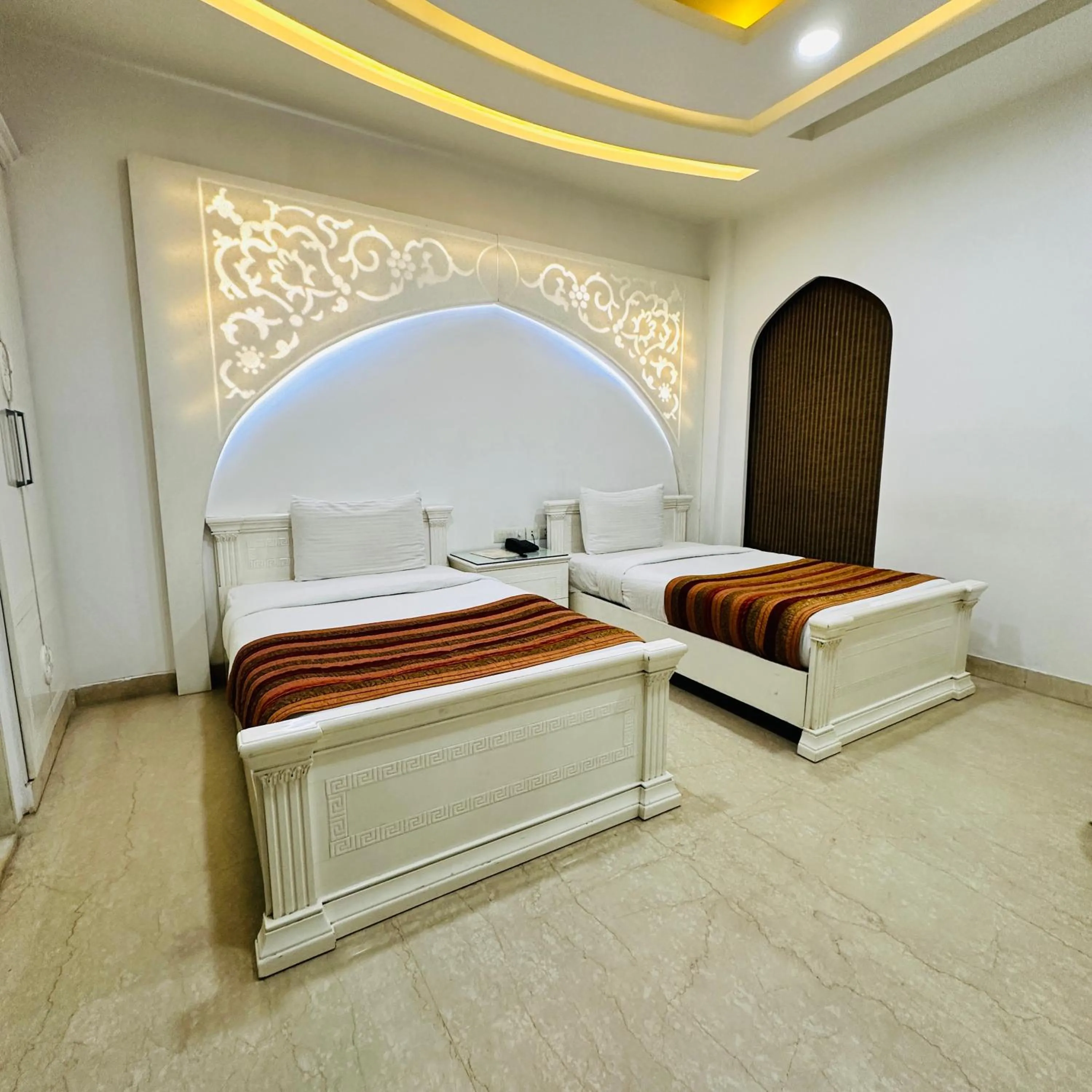 Bed in Qotel Signature Lavish Inn Rajouri Garden