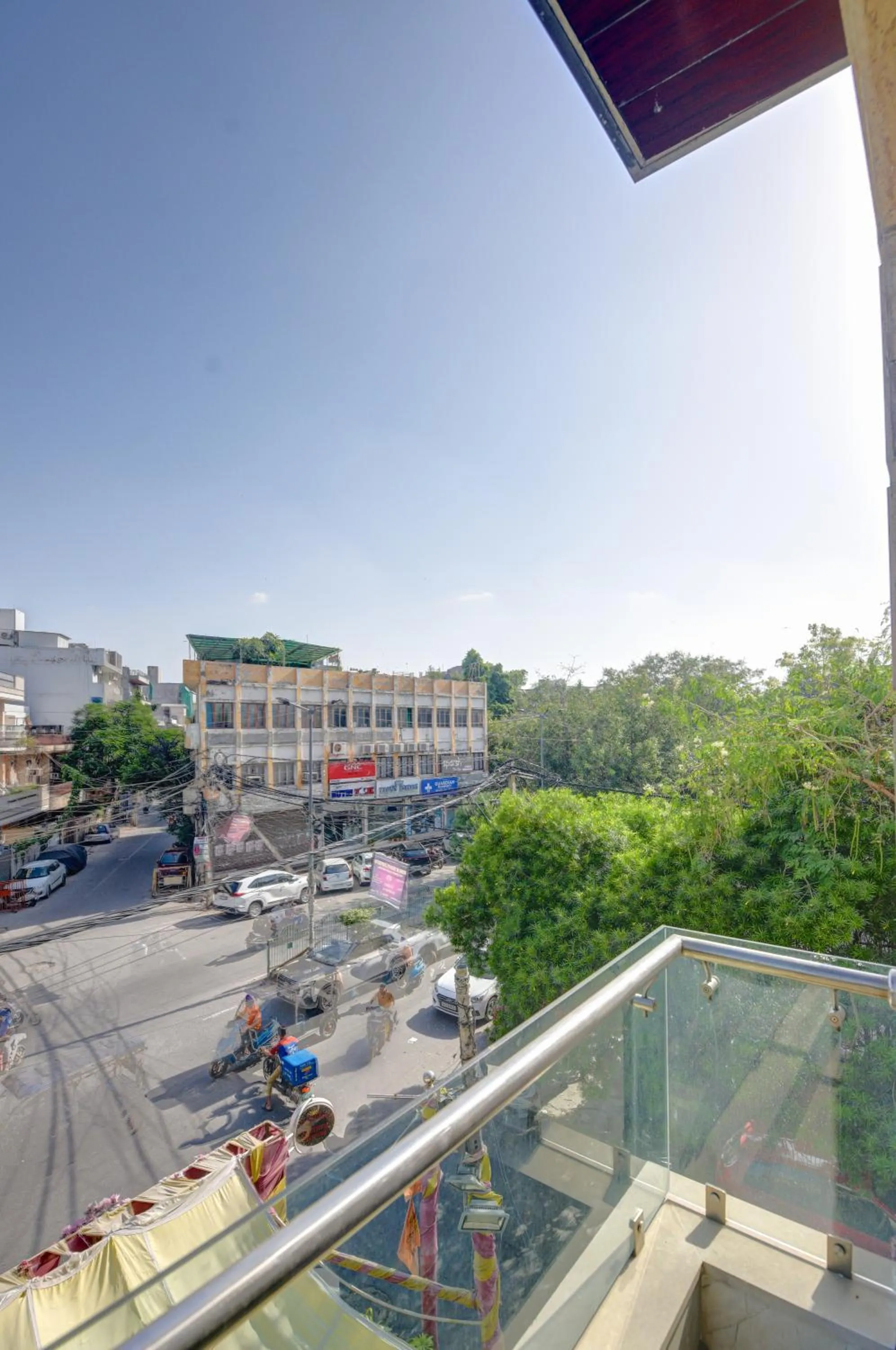 Property building in Qotel Signature Lavish Inn Rajouri Garden