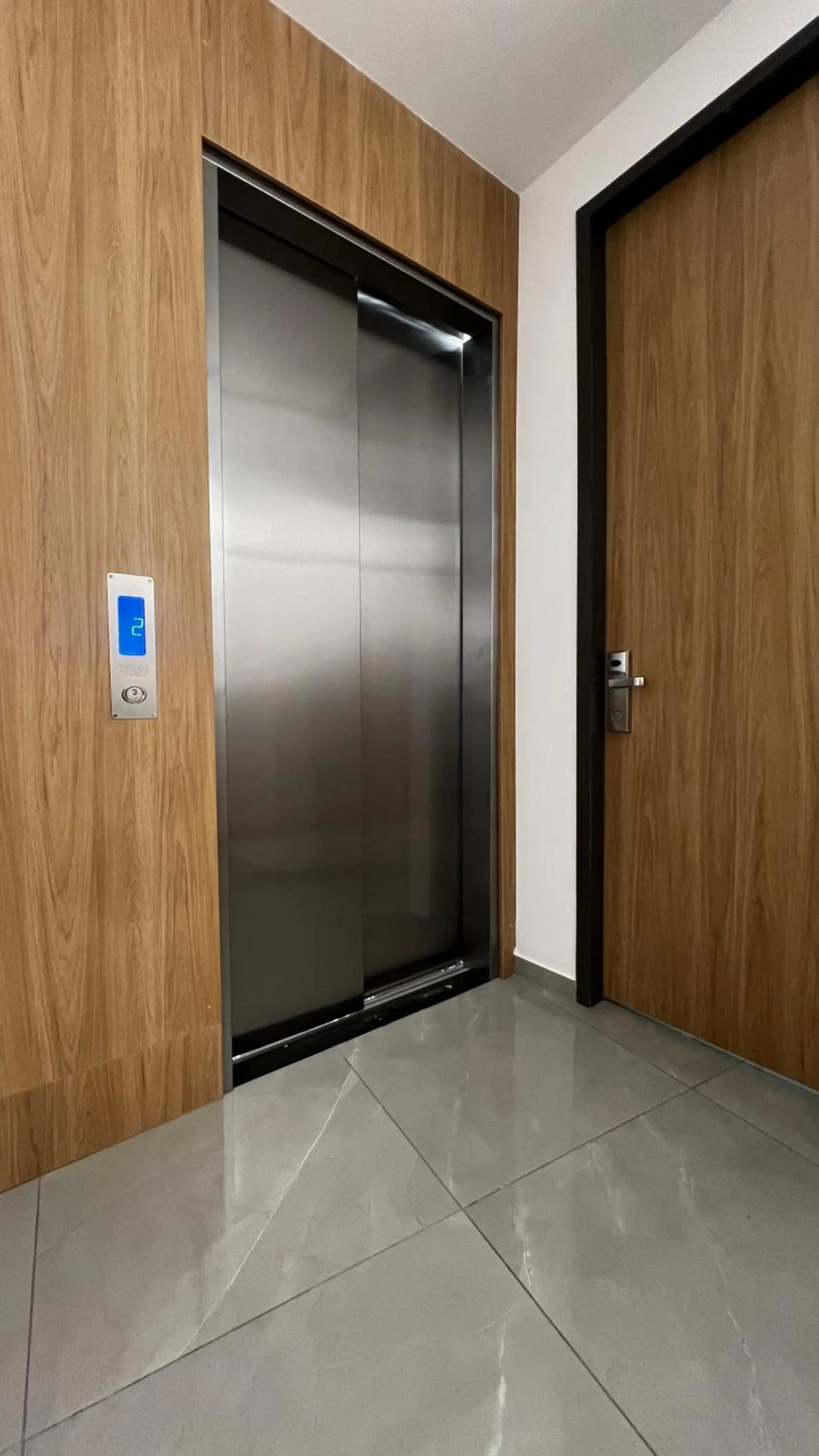 elevator in Hotel Casa Kreenty