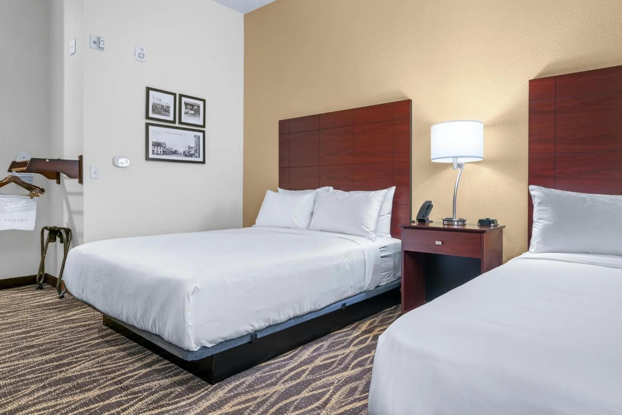 Bedroom, Bed in Cobblestone Hotel & Suites - Lynden