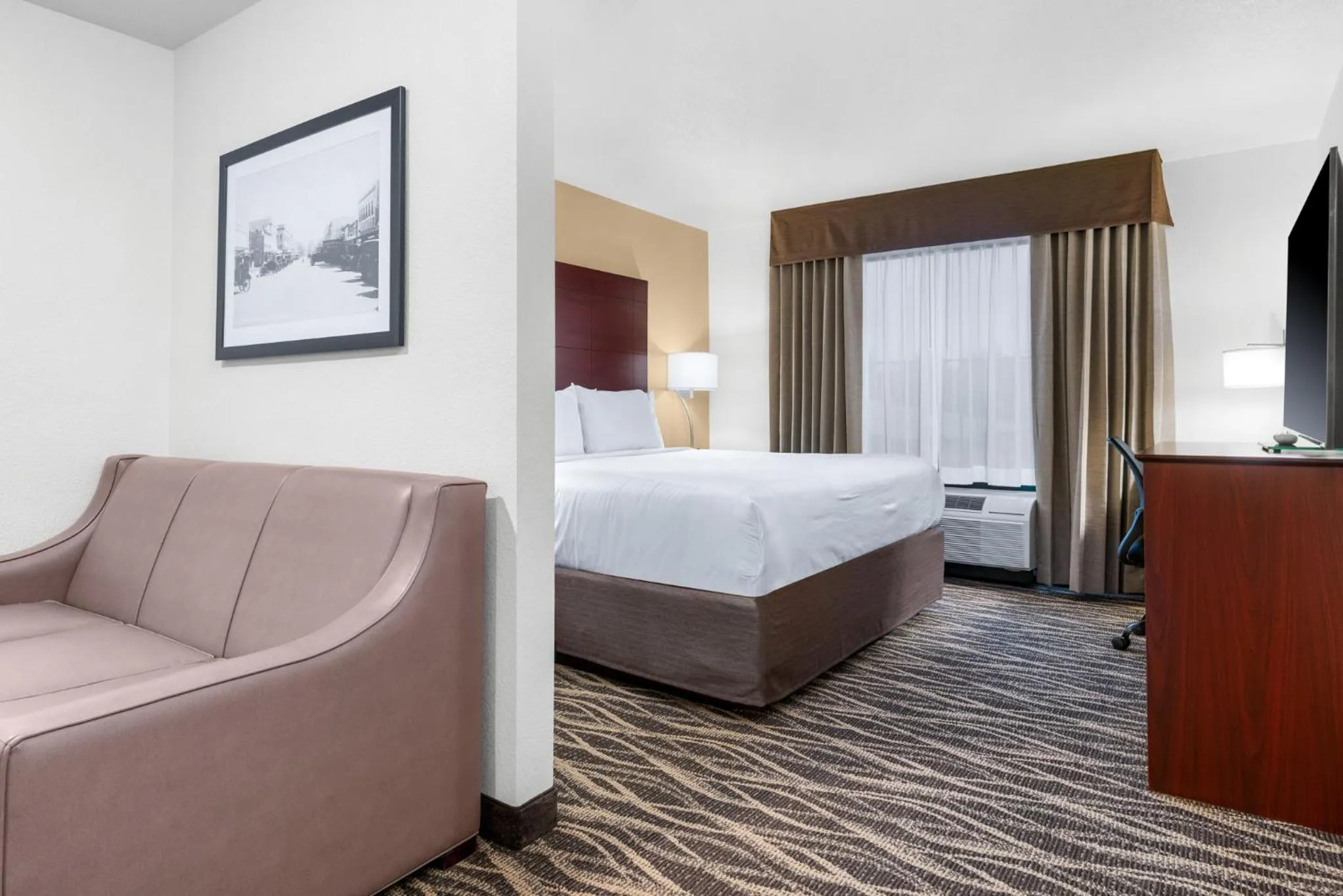 Photo of the whole room, Bed in Cobblestone Hotel & Suites - Lynden