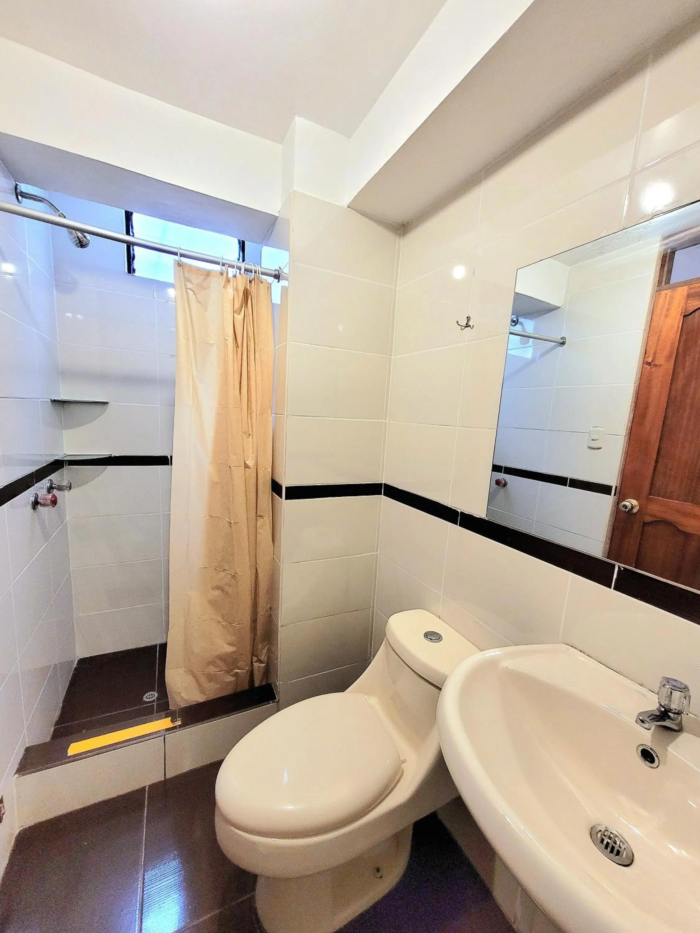 Shower in Munay Ñusta Cusco