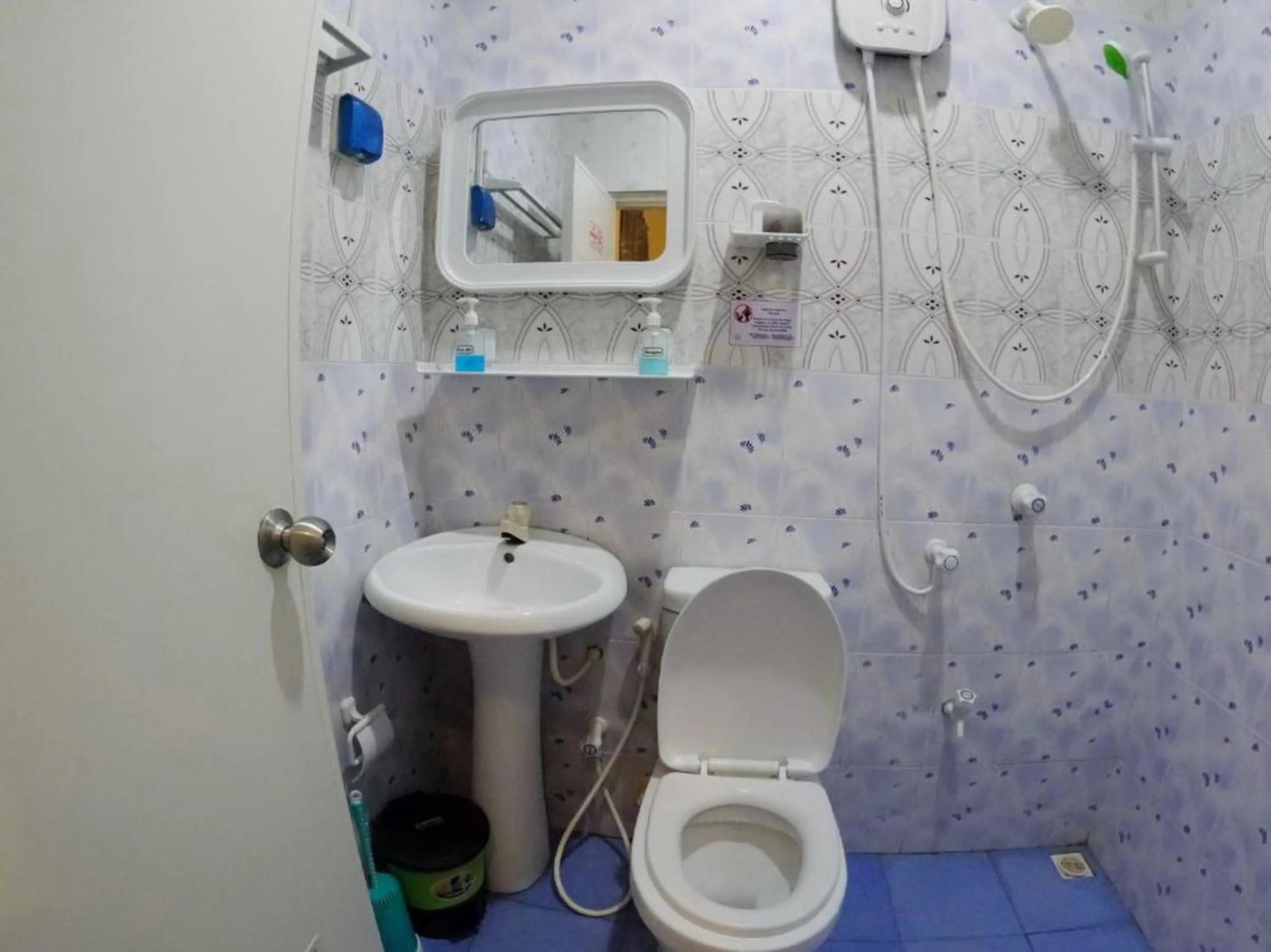 Shower in Adroit Beach Inn