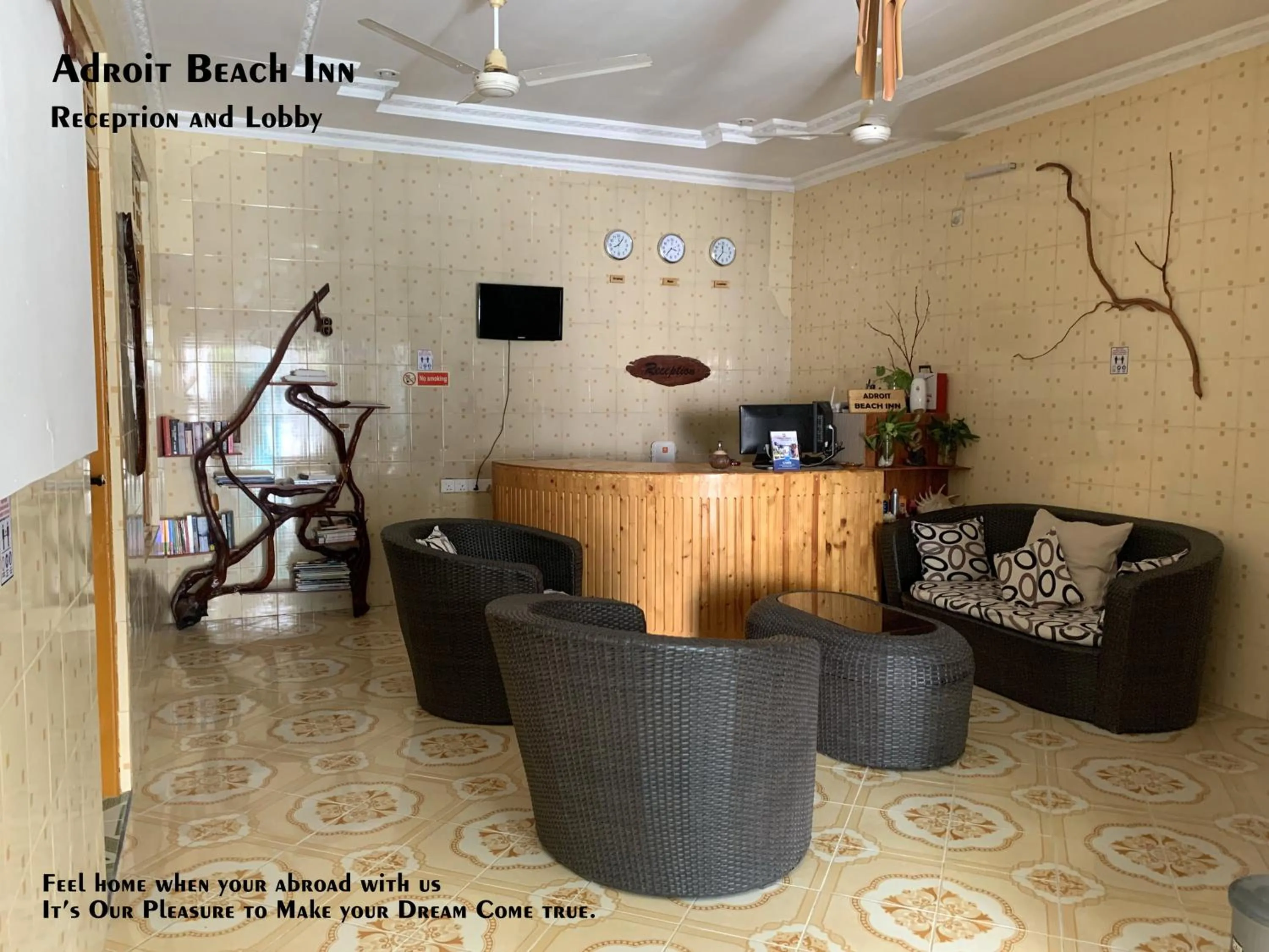 Library in Adroit Beach Inn