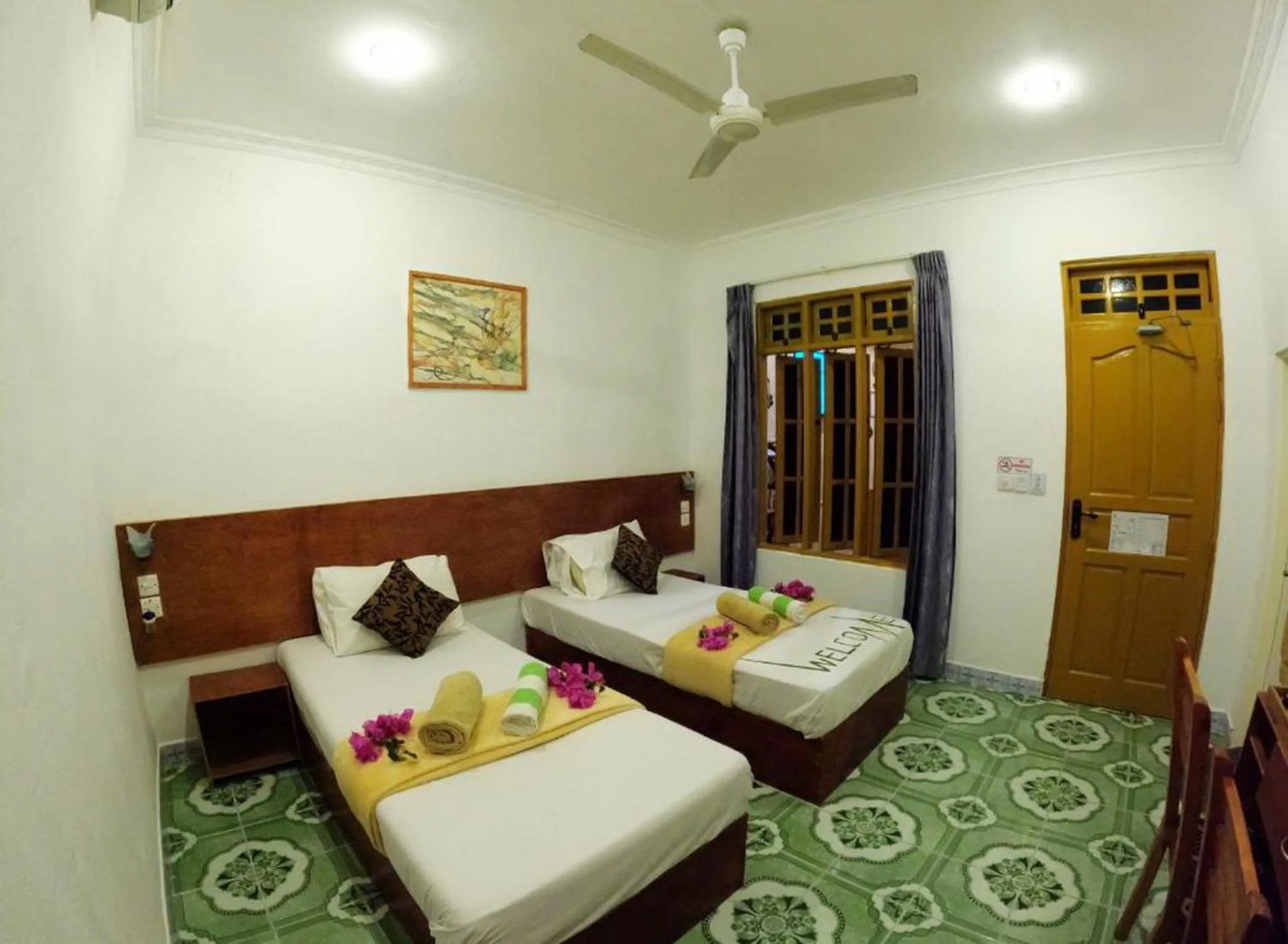 Bed in Adroit Beach Inn