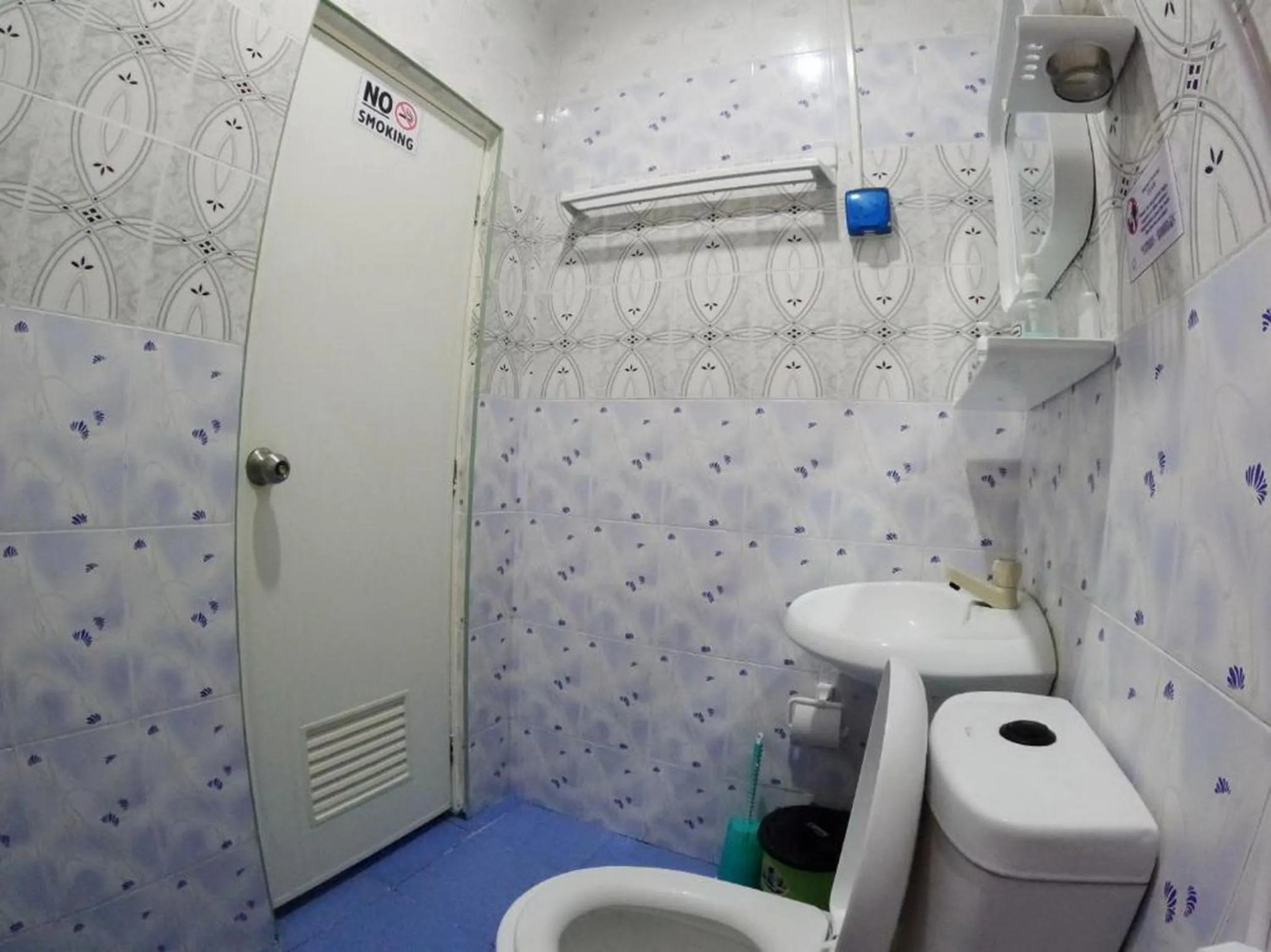 Shower in Adroit Beach Inn