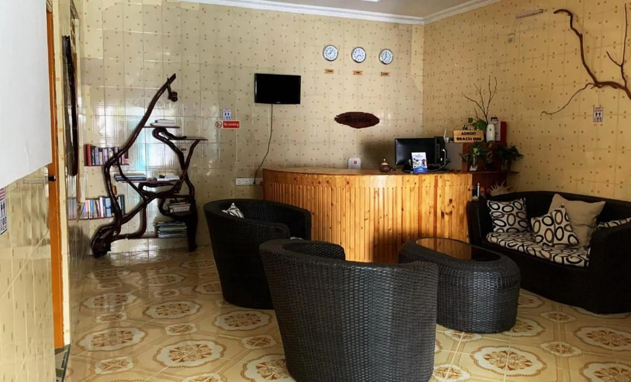 Library in Adroit Beach Inn