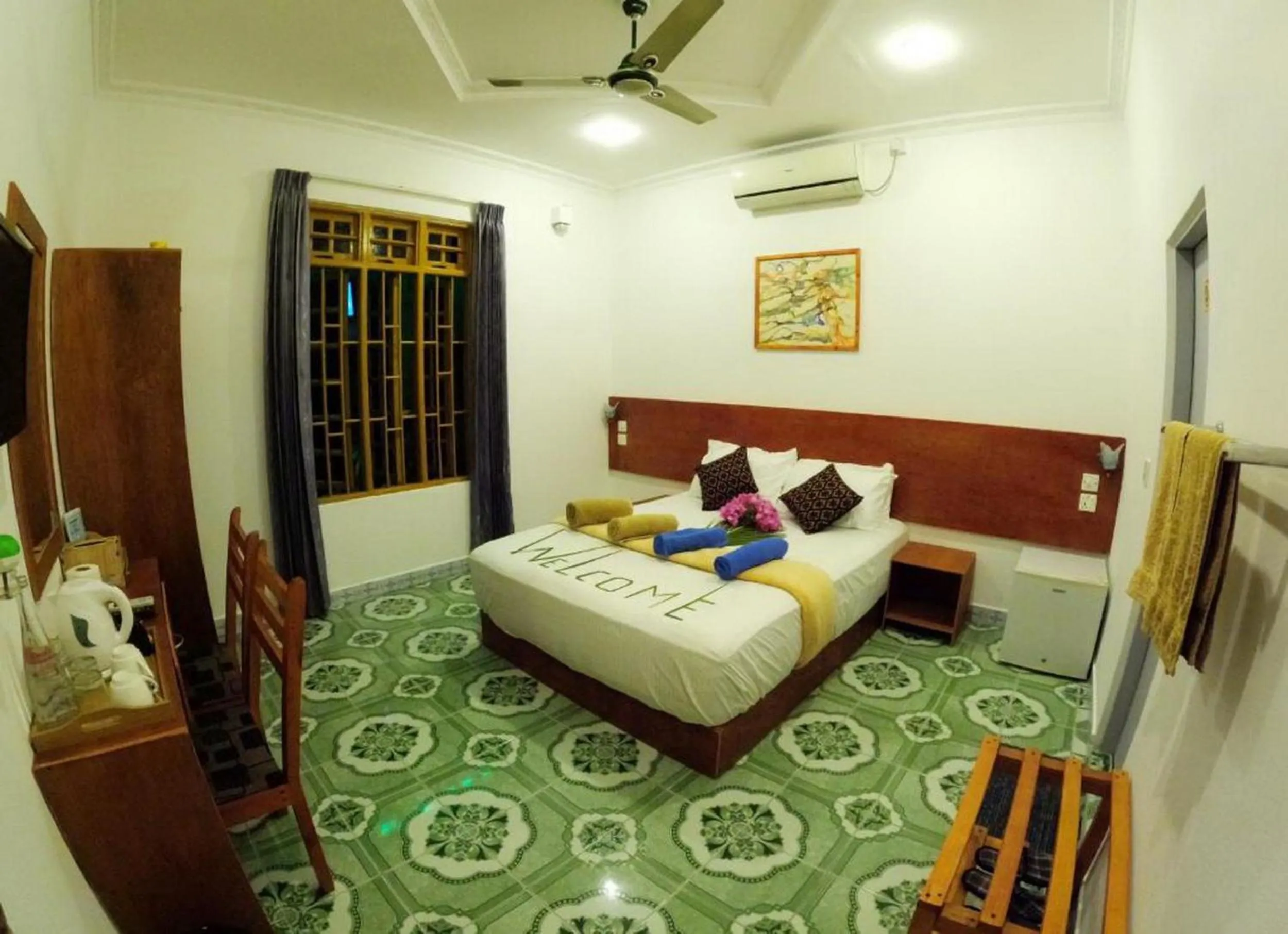 Bed in Adroit Beach Inn