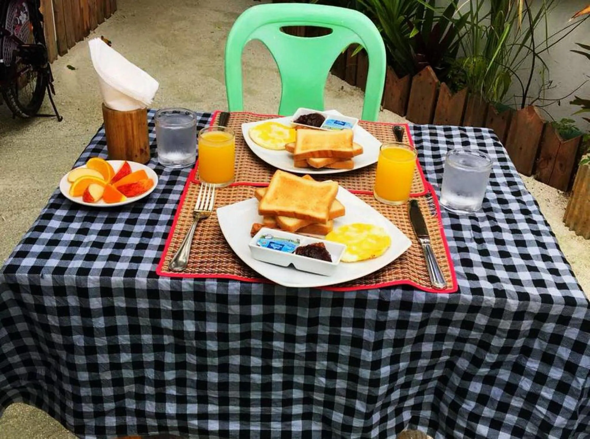 Food and drinks in Adroit Beach Inn