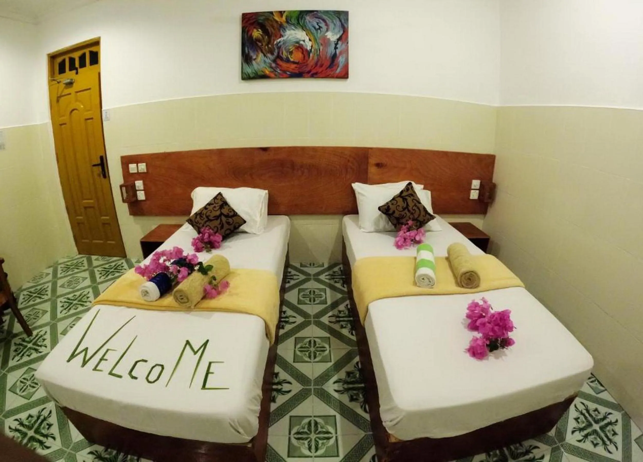 Bed in Adroit Beach Inn