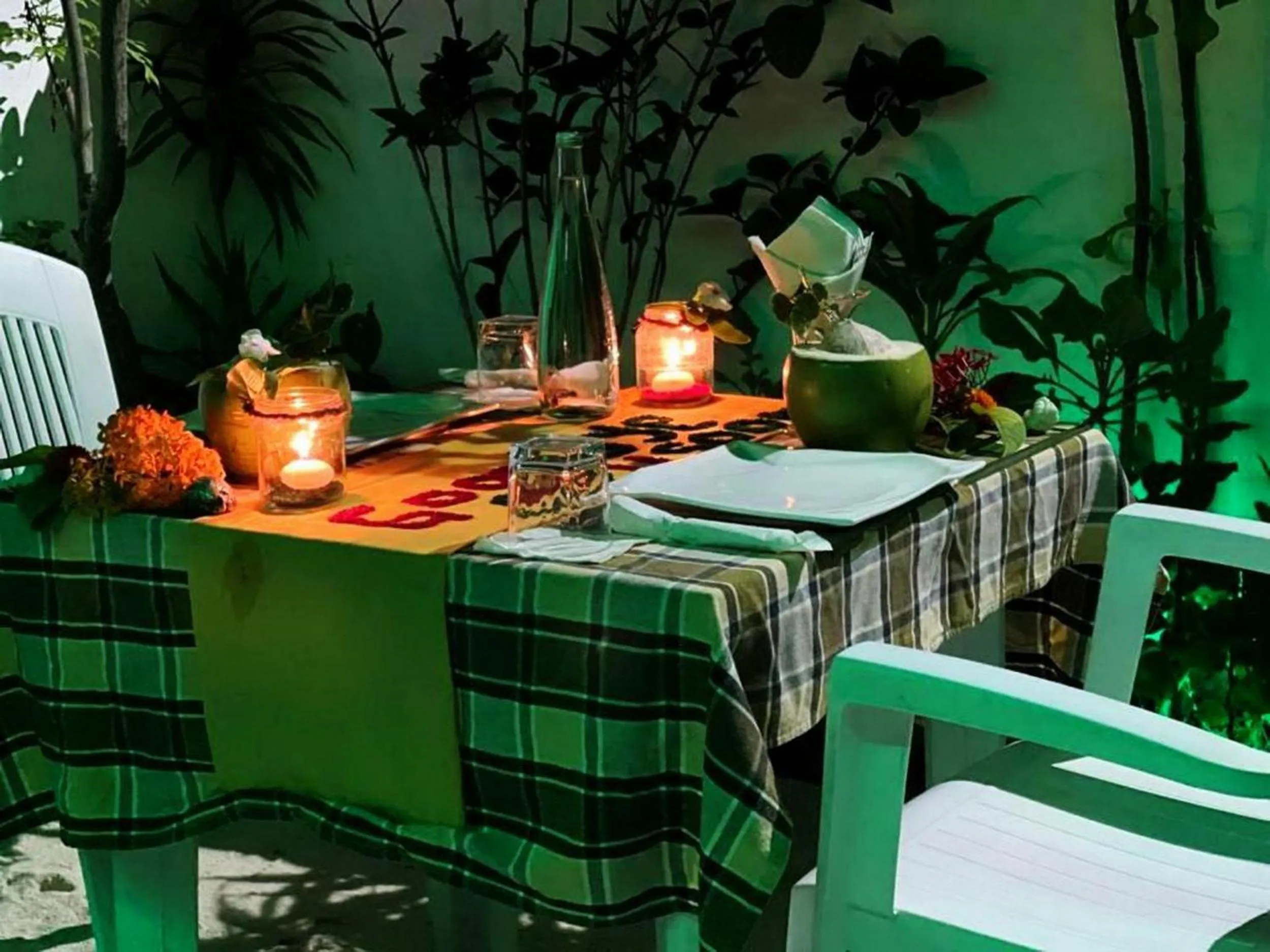 Food and drinks in Adroit Beach Inn