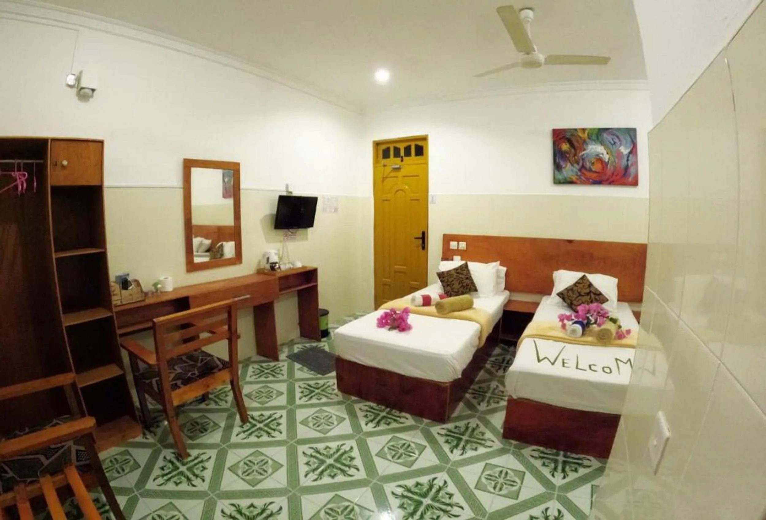 Bed in Adroit Beach Inn