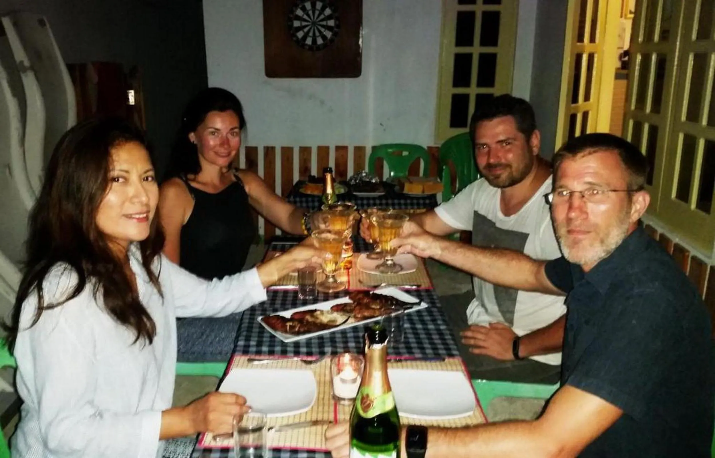 Restaurant/places to eat in Adroit Beach Inn