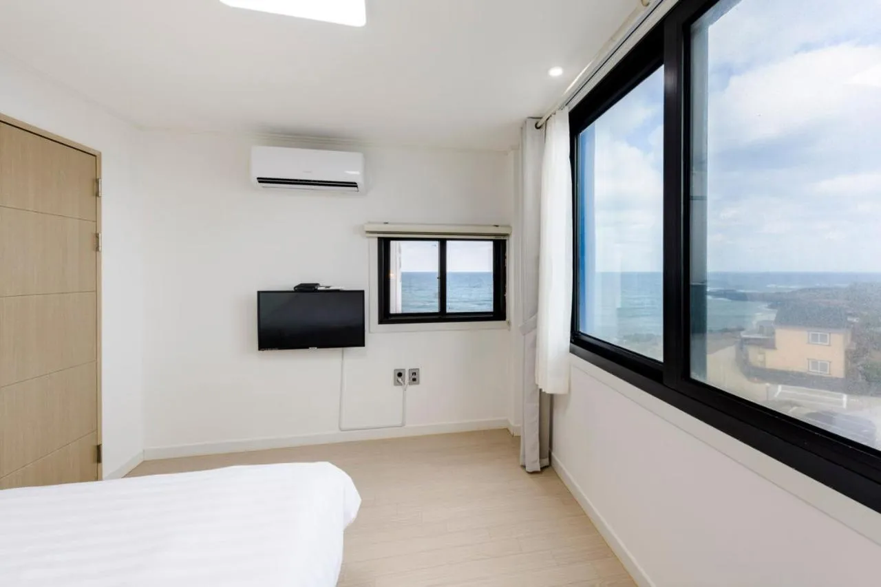 Bed in On The Sea Pension