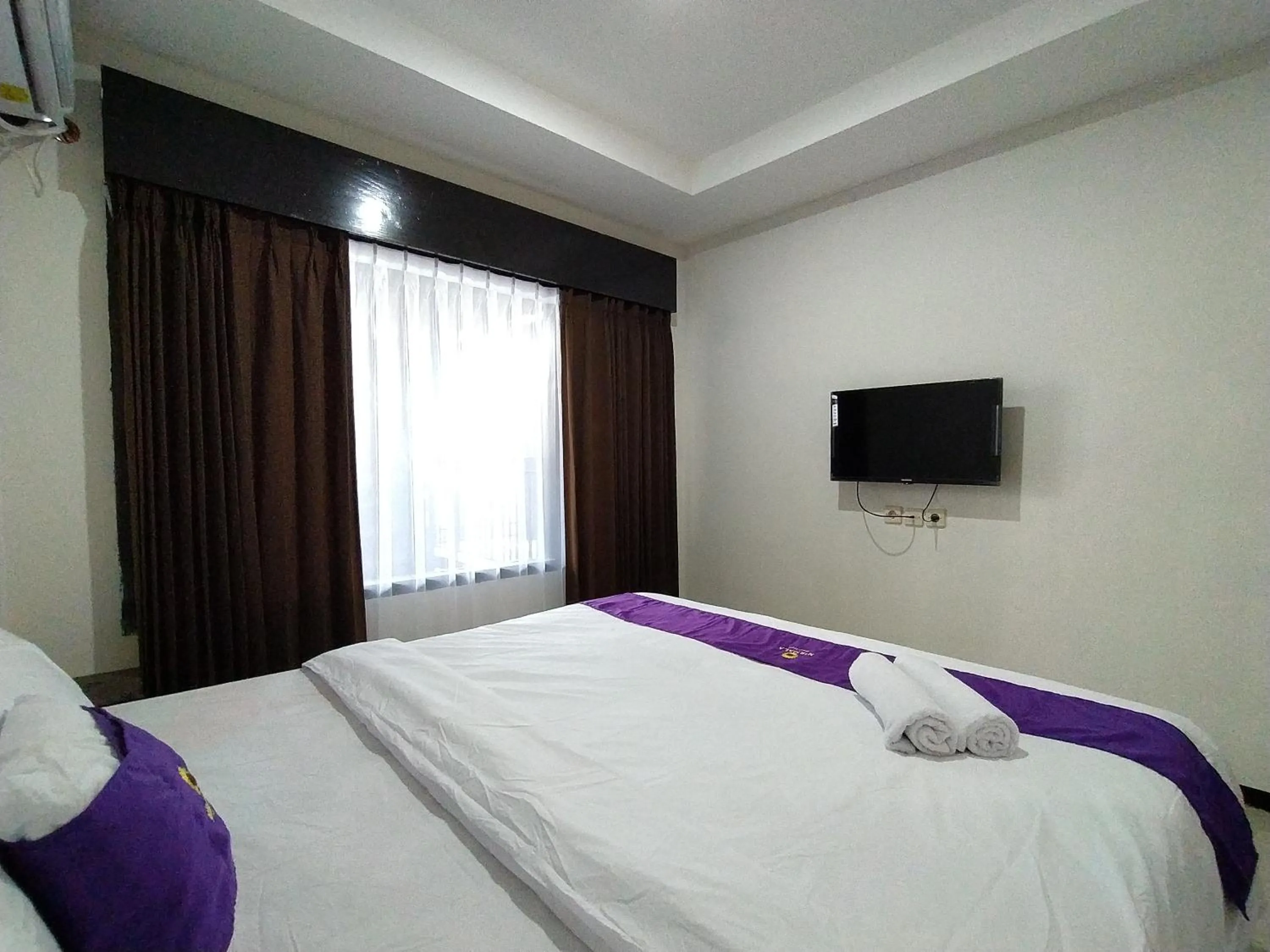 Bed in Votel Nirmala Hotel Malang