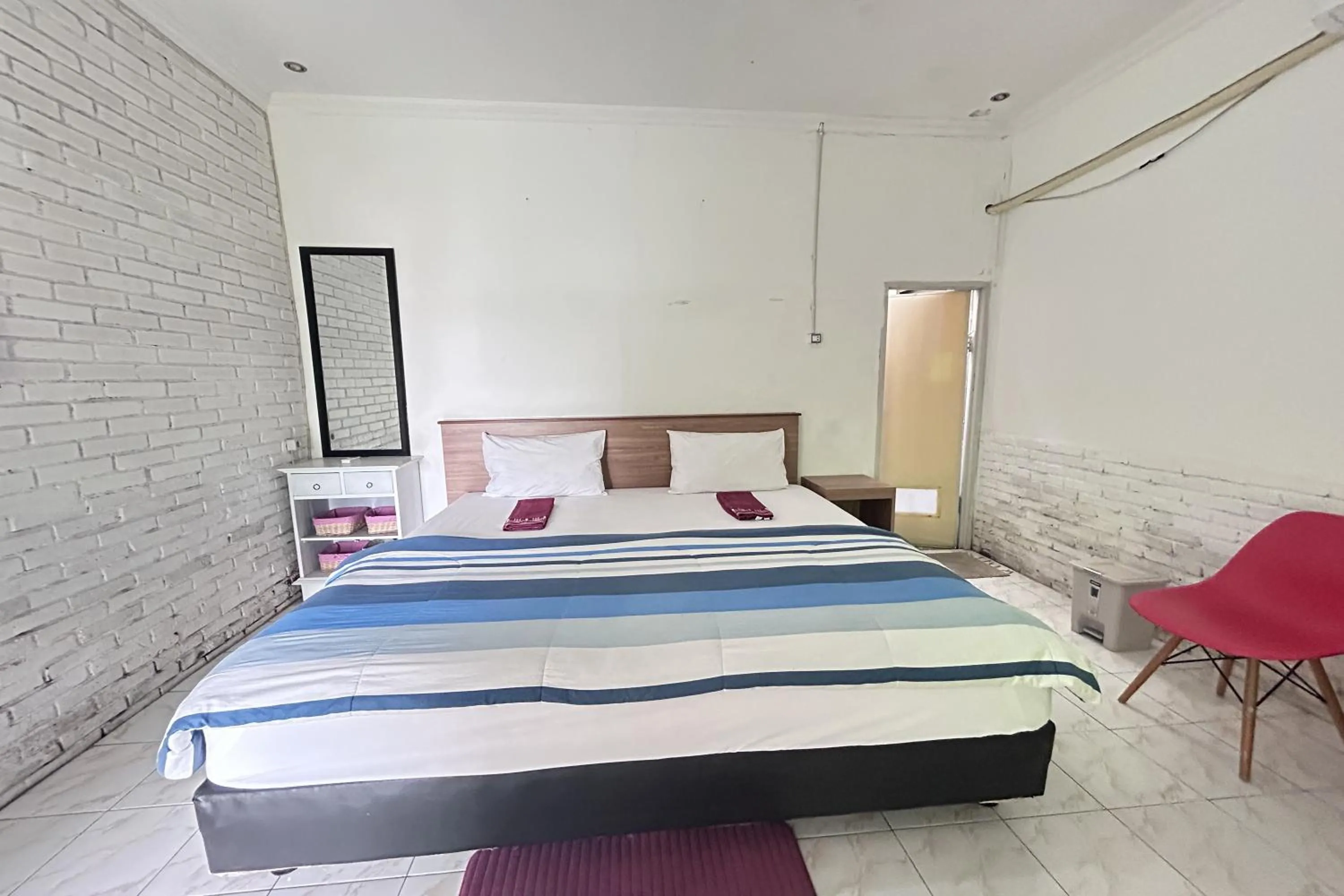 Bedroom, Bed in Carla Garden