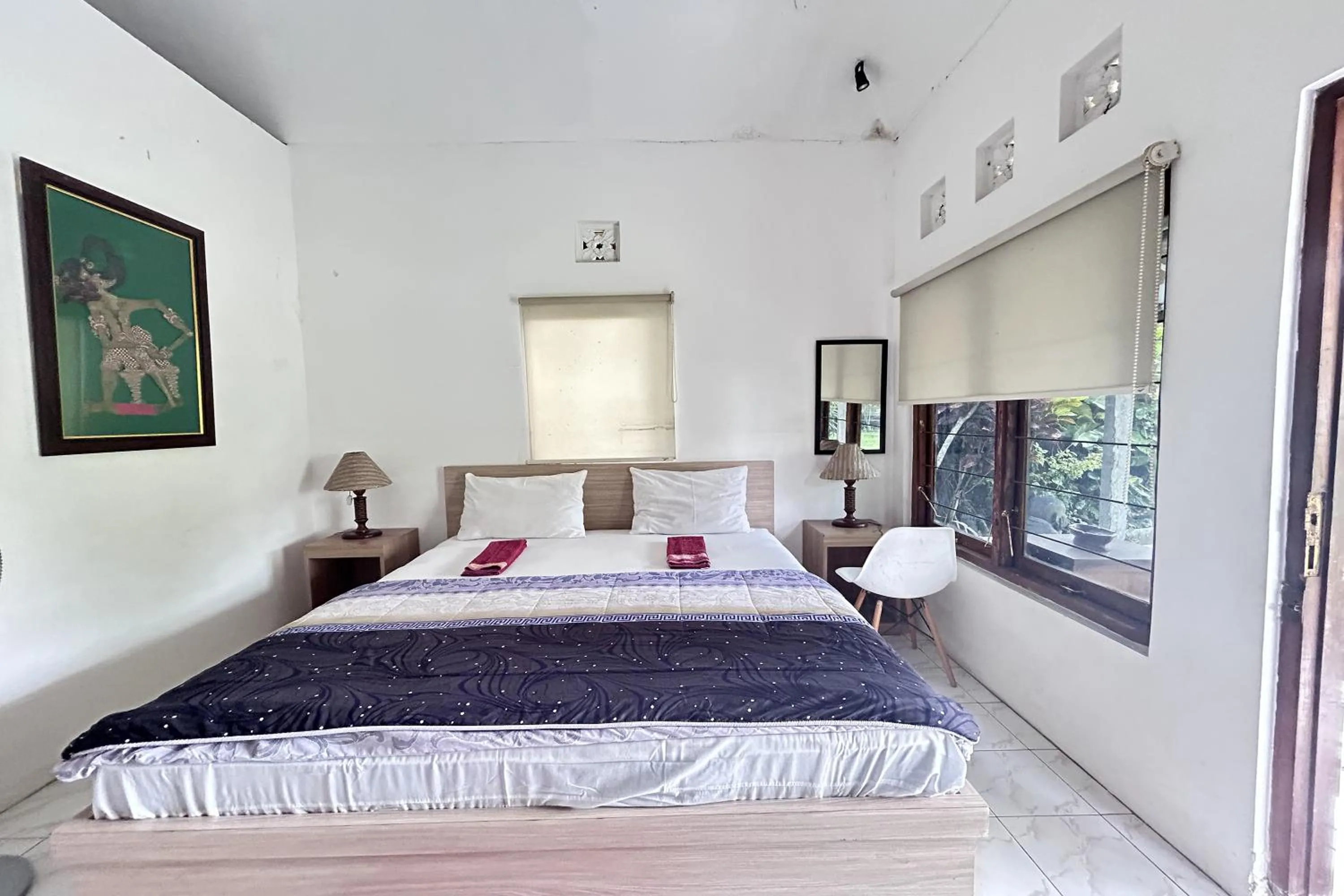 Bedroom, Bed in Carla Garden