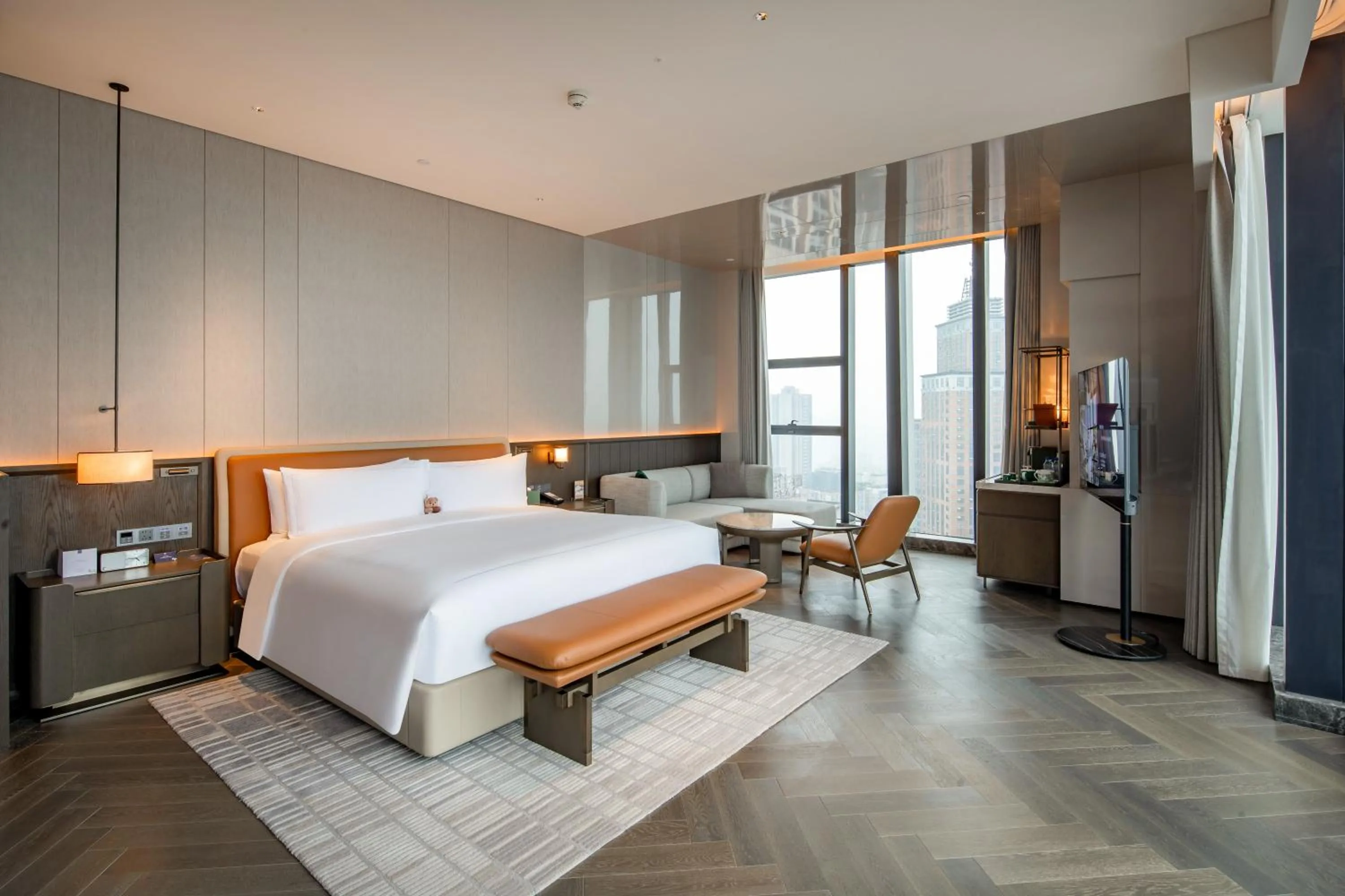 Photo of the whole room, Bed in Conrad Chongqing