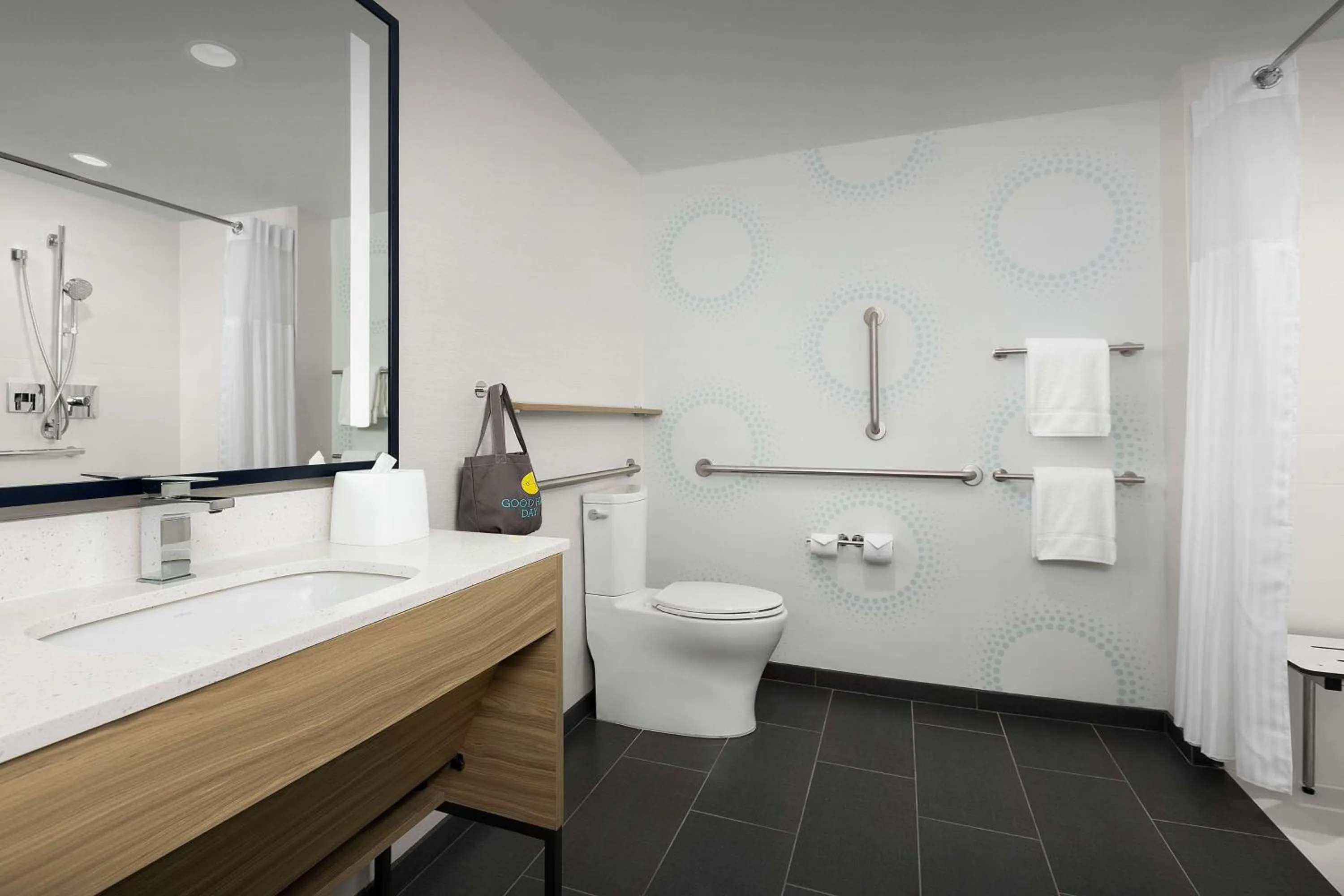 Bathroom in Tru By Hilton Columbus East Broad