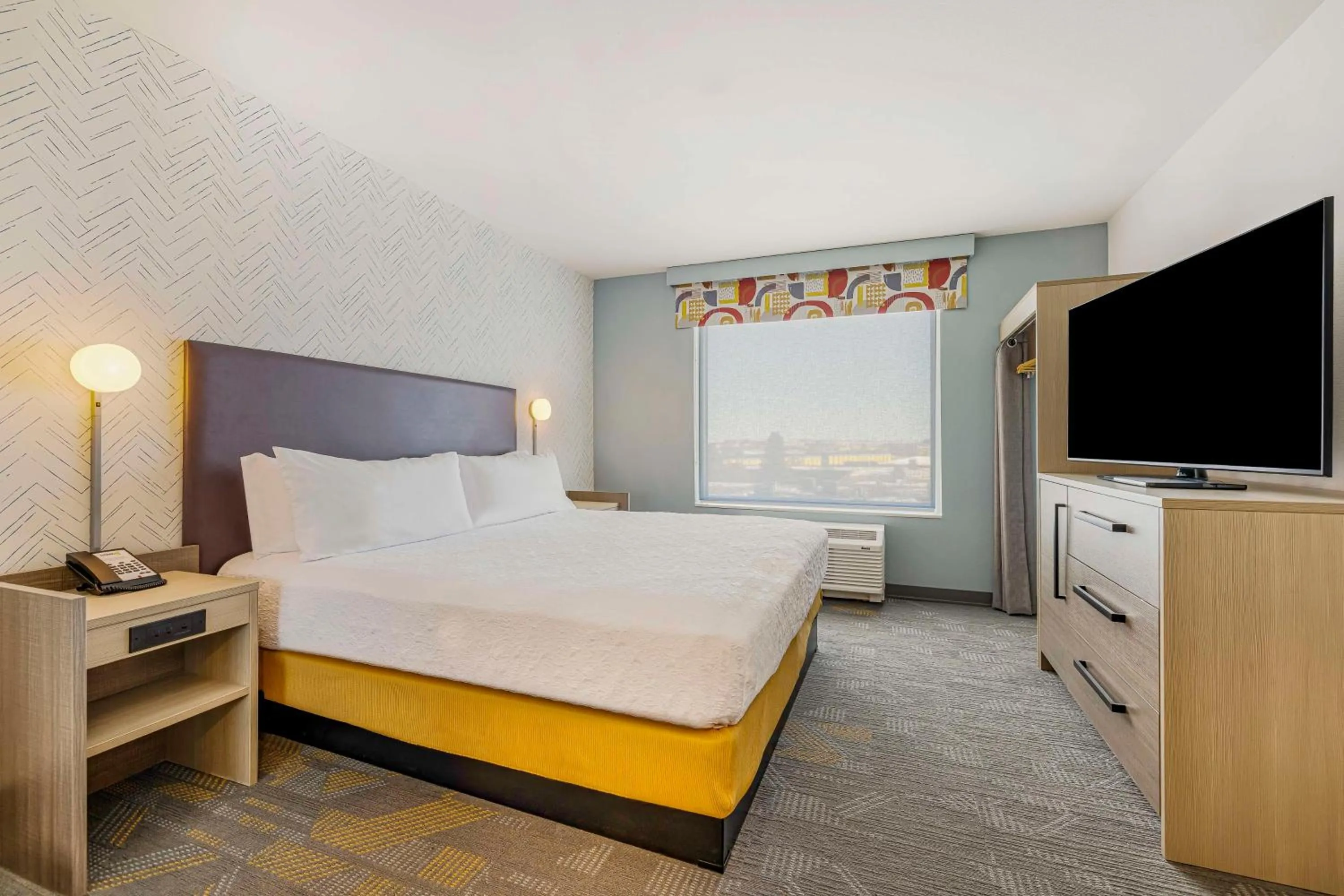 Bed in Home2 Suites By Hilton Colorado Springs Airport