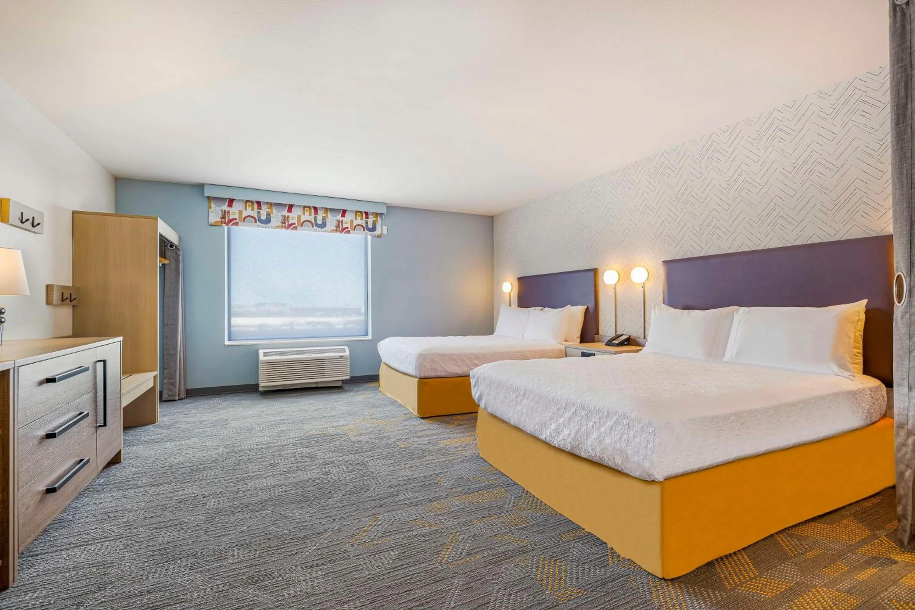 Bed in Home2 Suites By Hilton Colorado Springs Airport