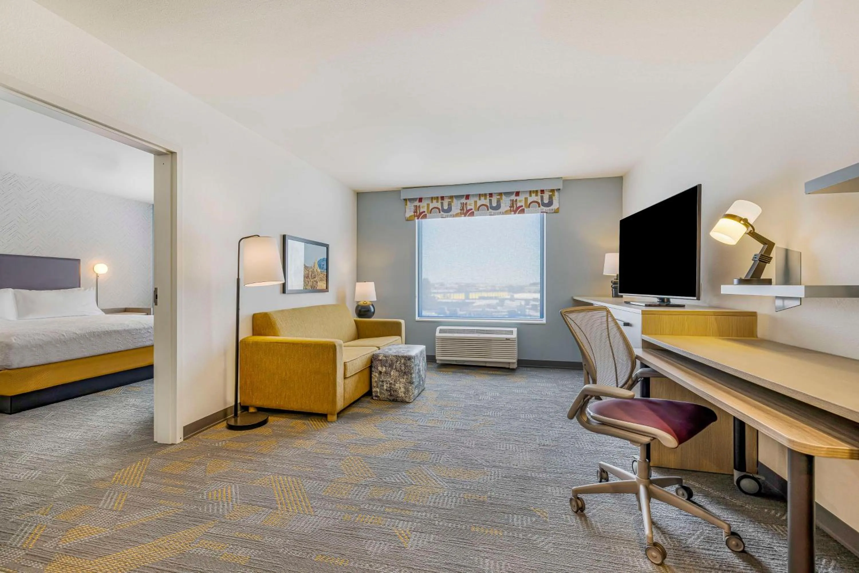 Living room, Bed in Home2 Suites By Hilton Colorado Springs Airport