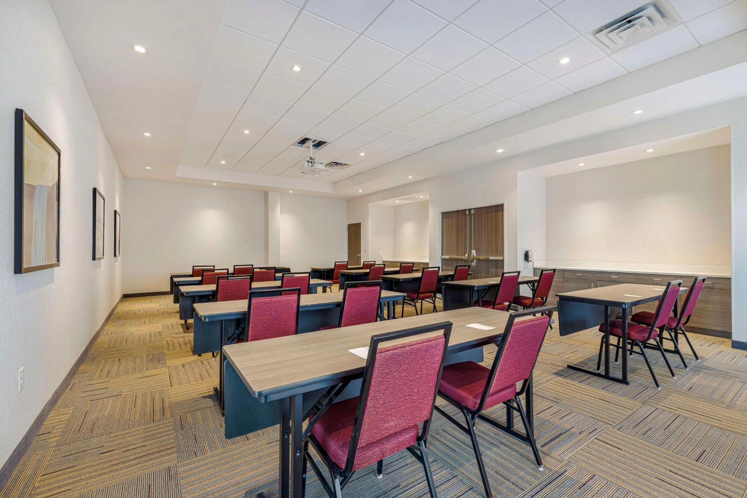 Meeting/conference room in Home2 Suites By Hilton Colorado Springs Airport