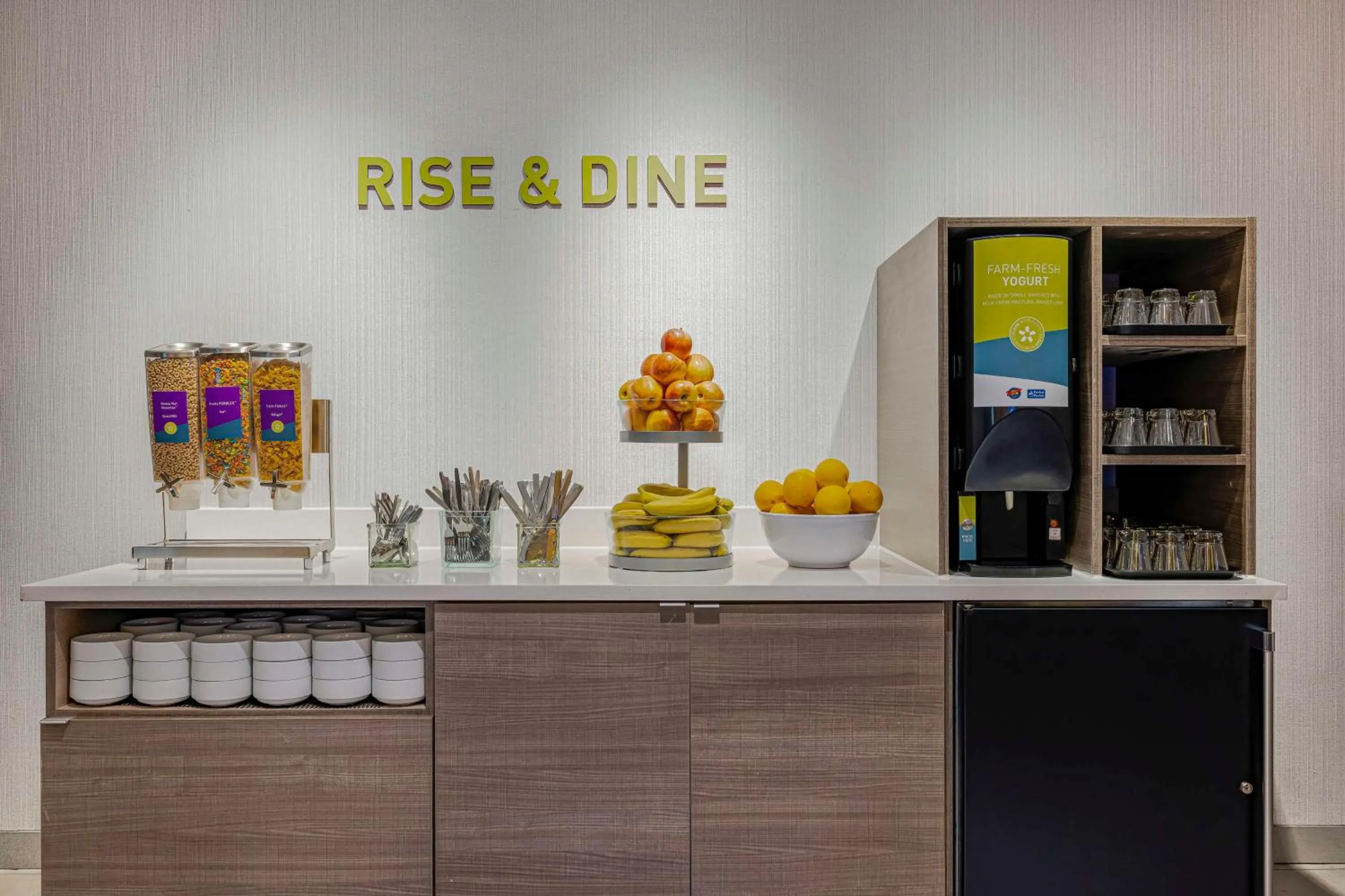 Breakfast in Home2 Suites By Hilton Colorado Springs Airport