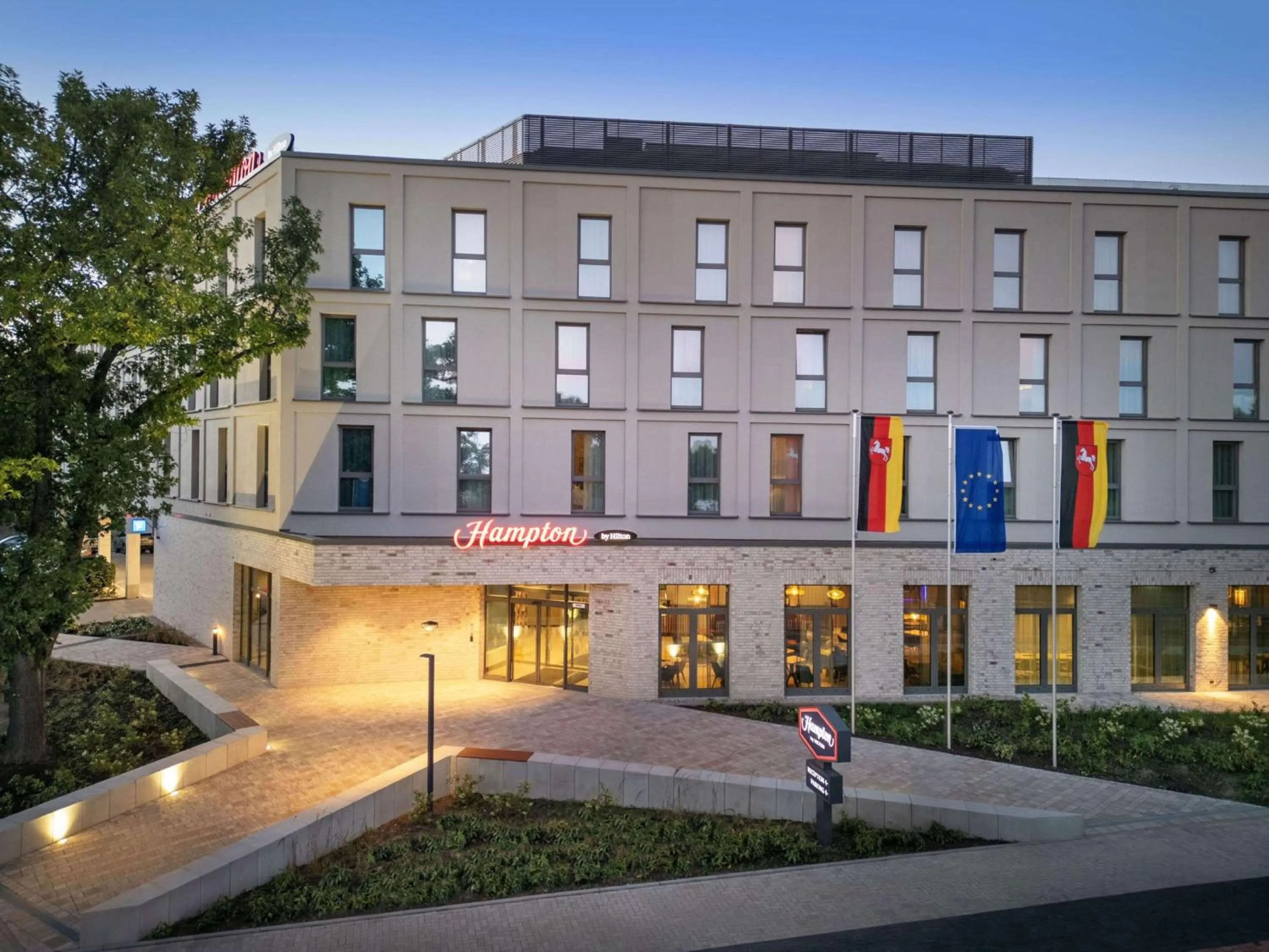 Property building in Hampton By Hilton Celle