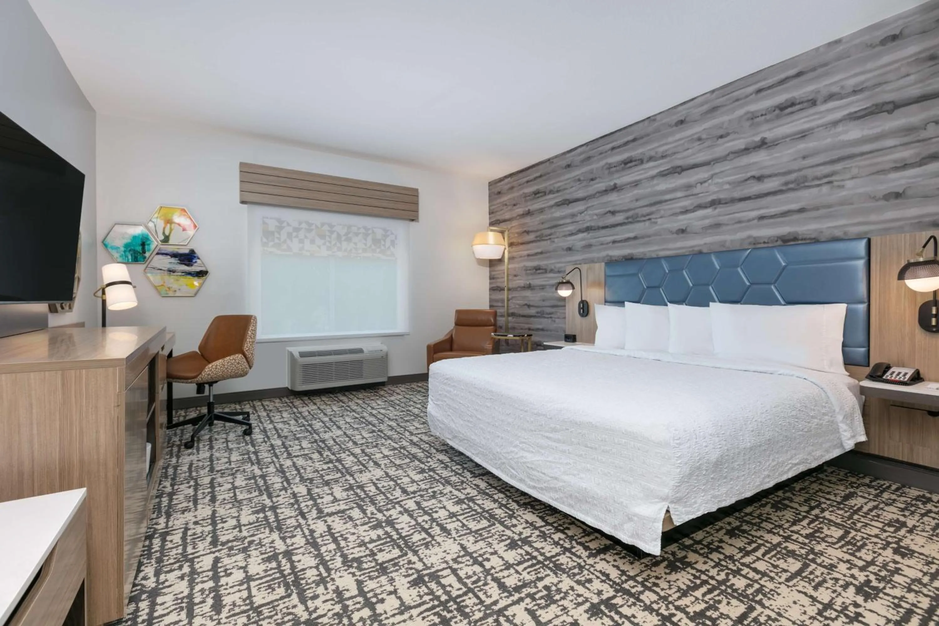 Bed in Hampton Inn & Suites by Hilton Shenandoah The Woodlands