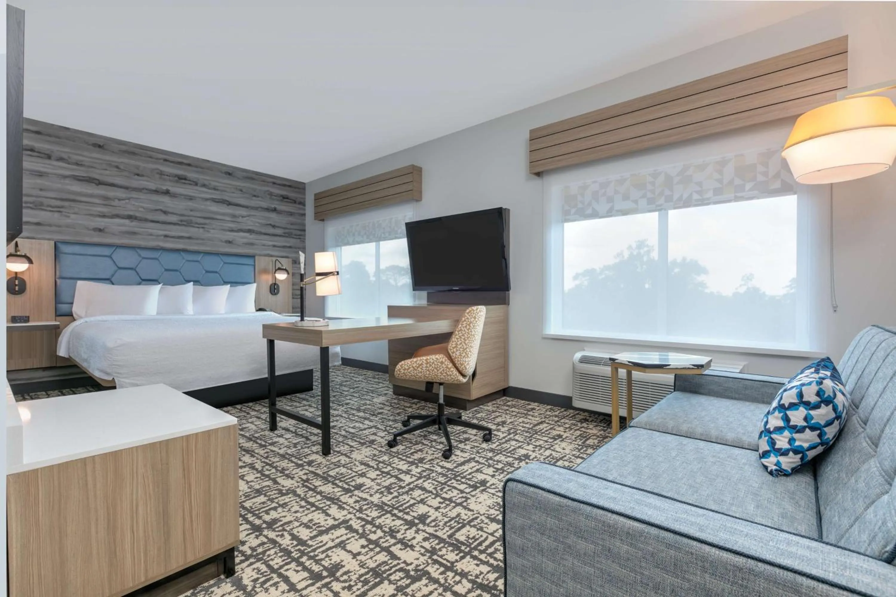 Bedroom in Hampton Inn & Suites by Hilton Shenandoah The Woodlands