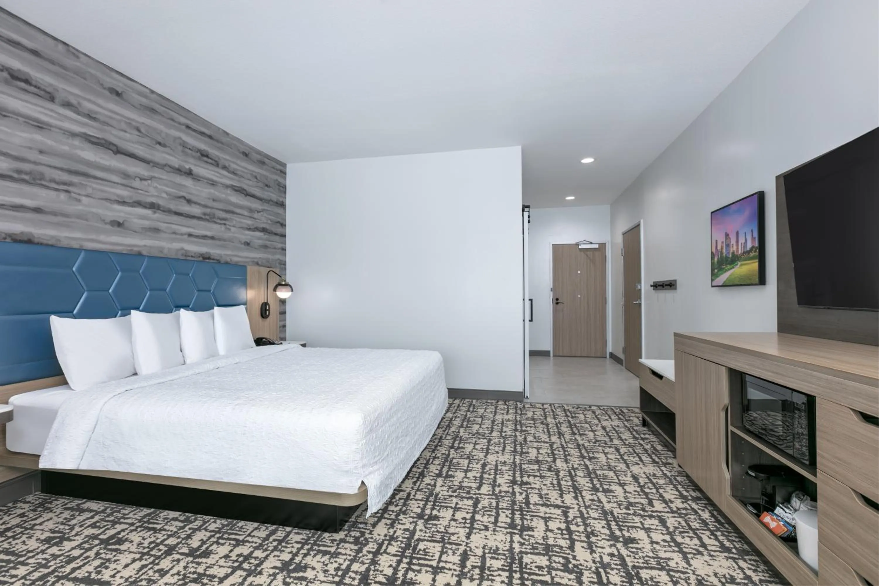 Bed in Hampton Inn & Suites by Hilton Shenandoah The Woodlands