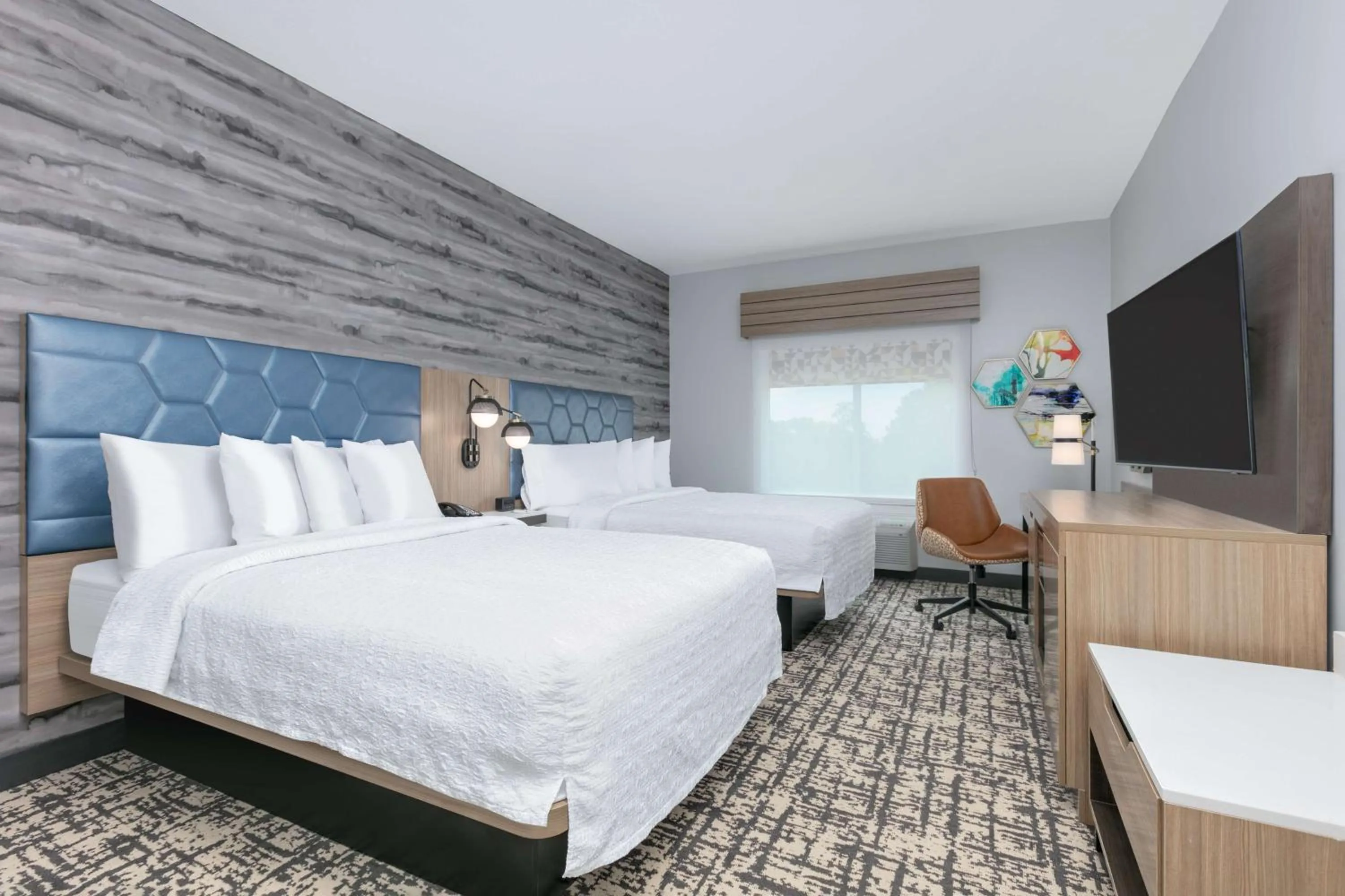 Bed in Hampton Inn & Suites by Hilton Shenandoah The Woodlands