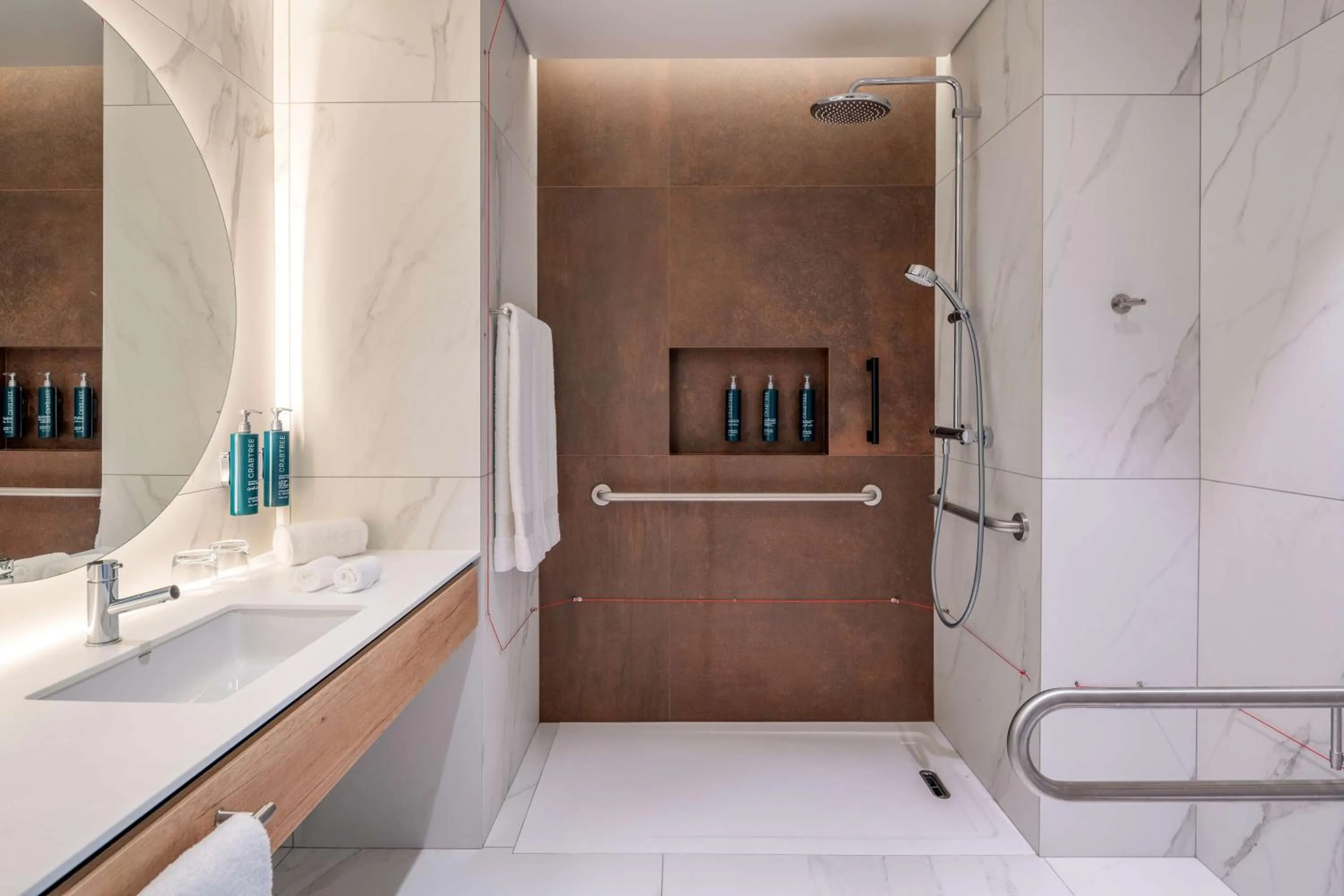 Shower in Doubletree By Hilton Lagoa Azores