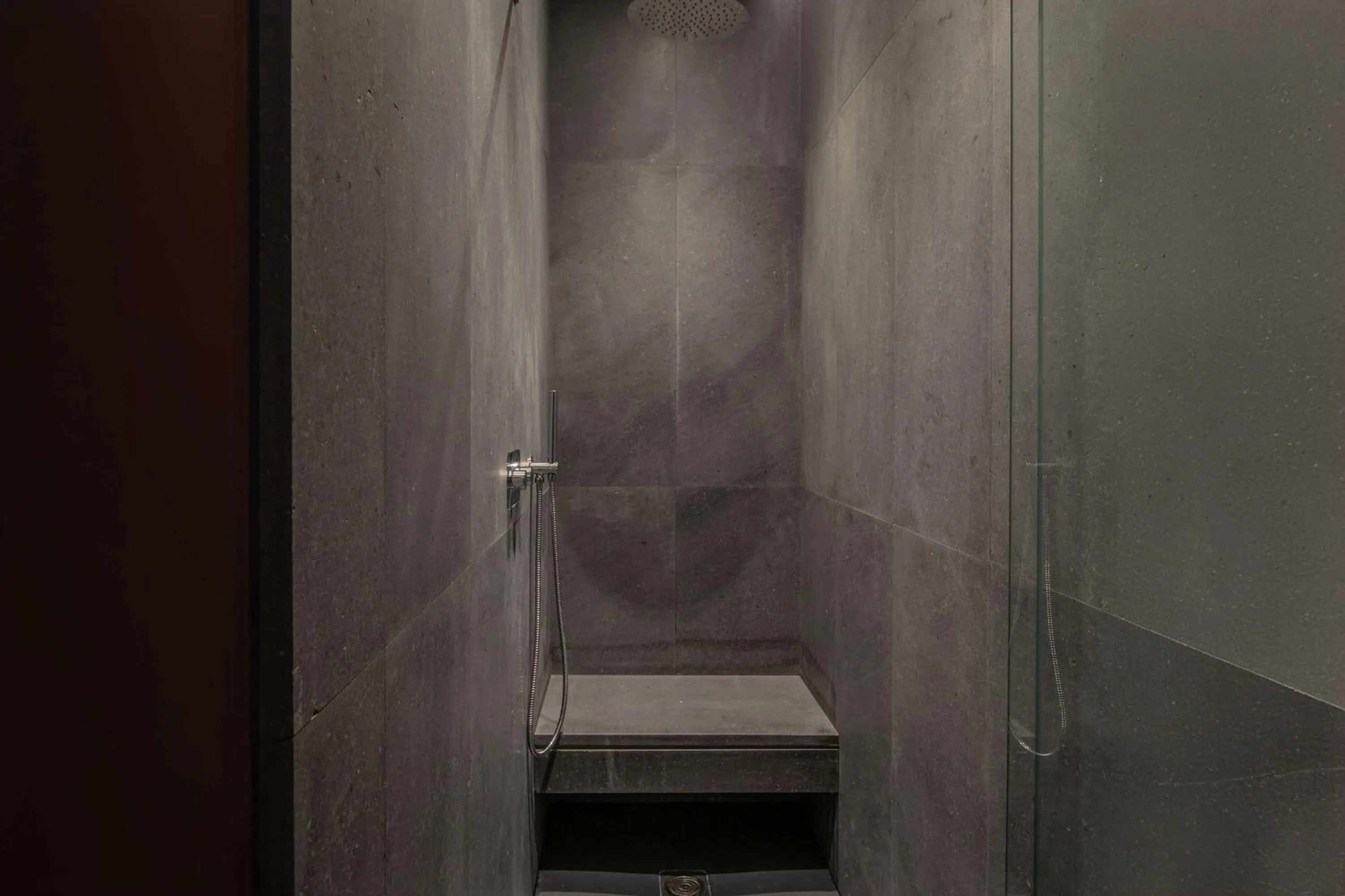 Shower in Doubletree By Hilton Lagoa Azores