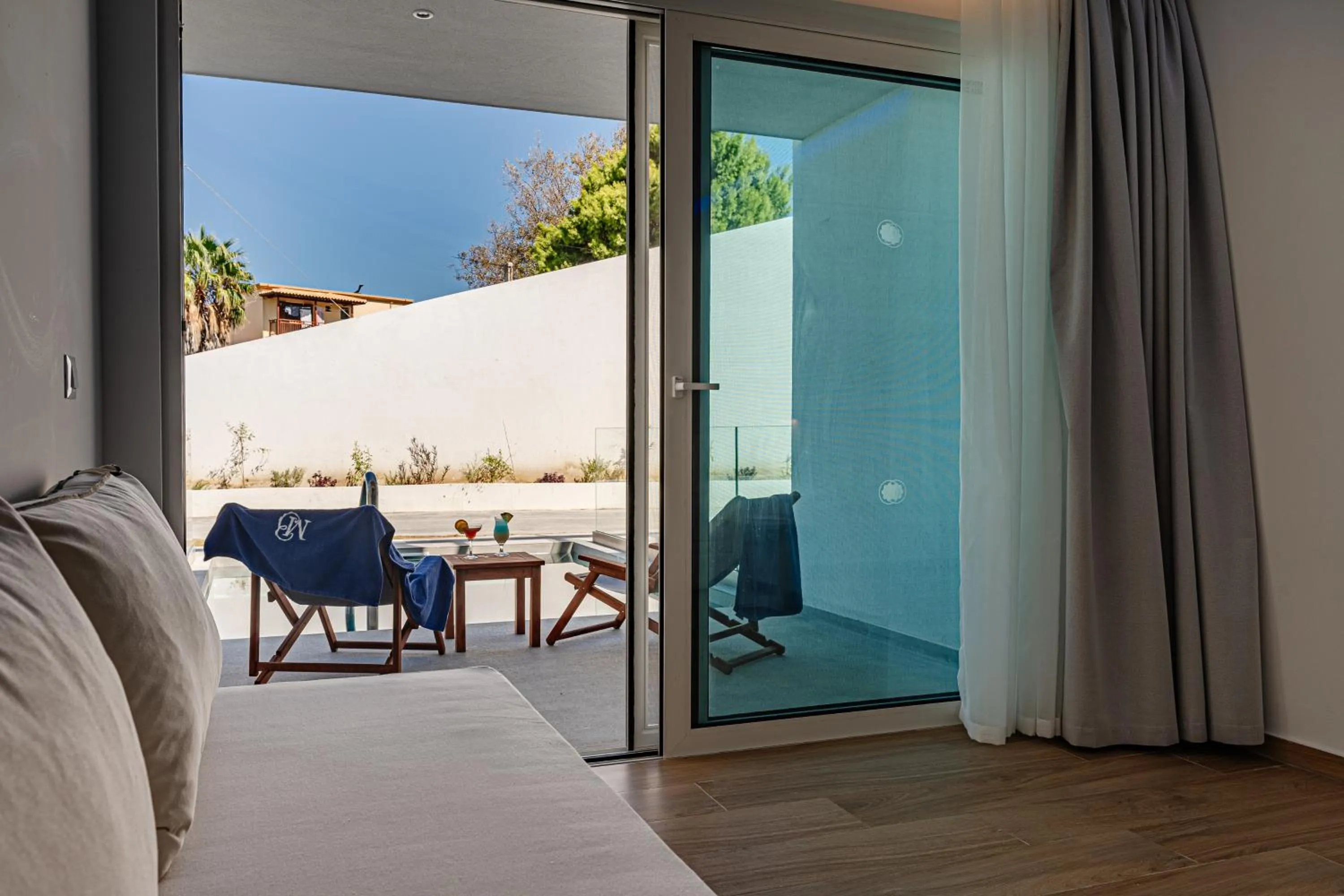 Patio in Magique Bleu Suites