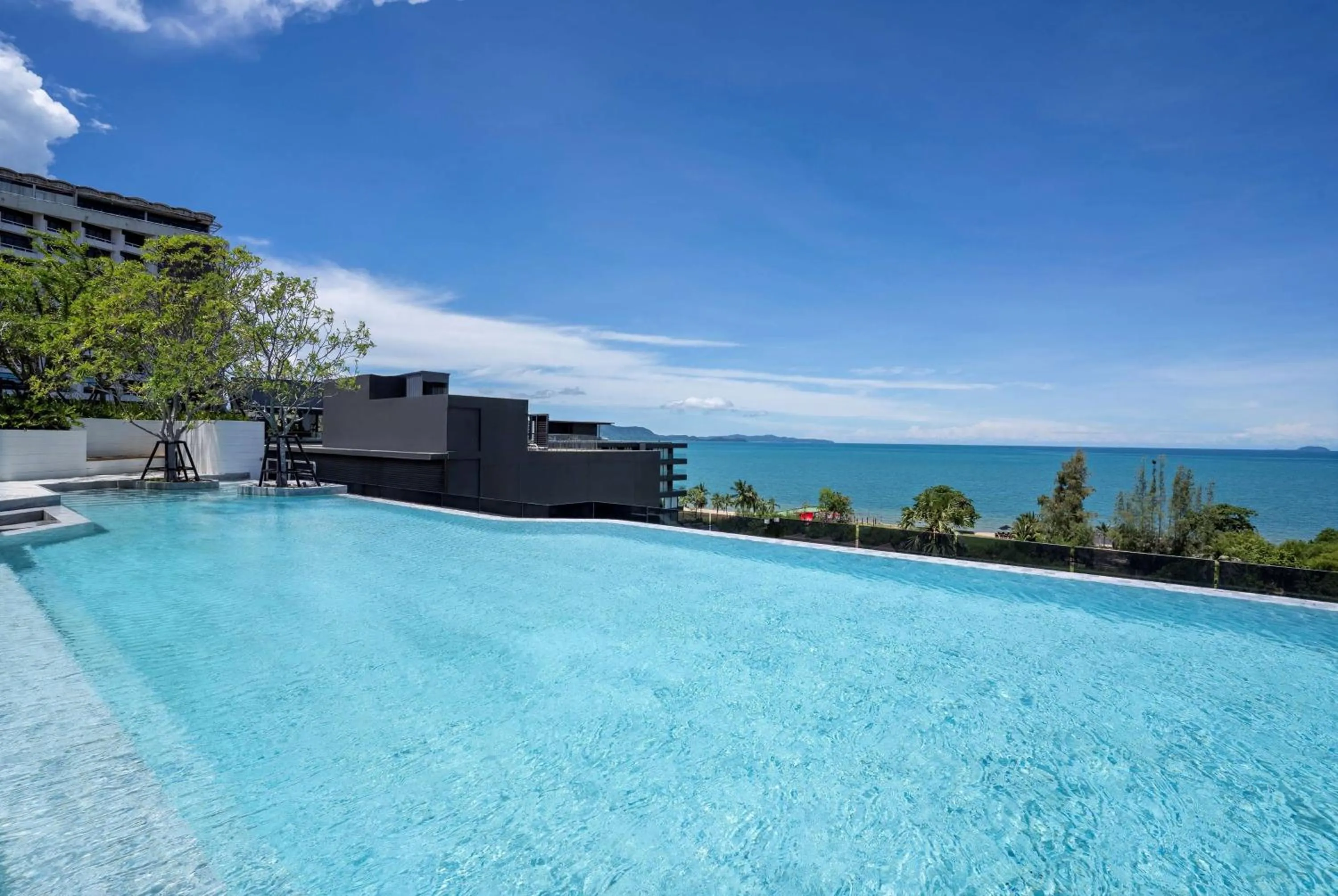 Pool view in Howard Johnson by Wyndham Pattaya JC